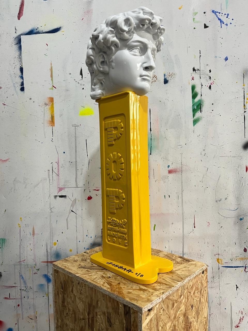 Jisbar Figurative Sculpture - David Pez Yellow