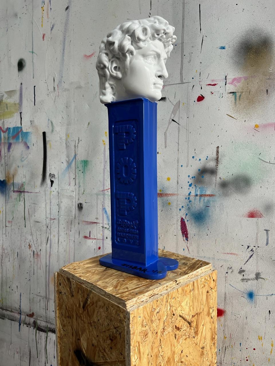 Jisbar Figurative Sculpture – David Pez Bleu