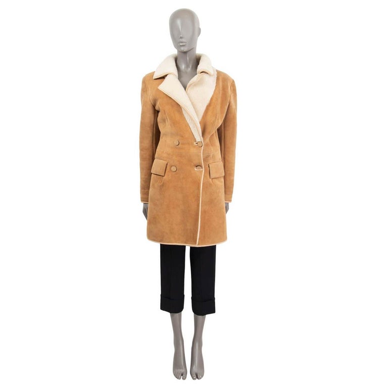 100% authentic Jitrois double breasted coat in beige suede (missing tag). Comes with two slit pockets on the front. Closes with buttons on the front. Lined in off-white shearling fur. Has been worn and shows some soft signs of wear allover and has
