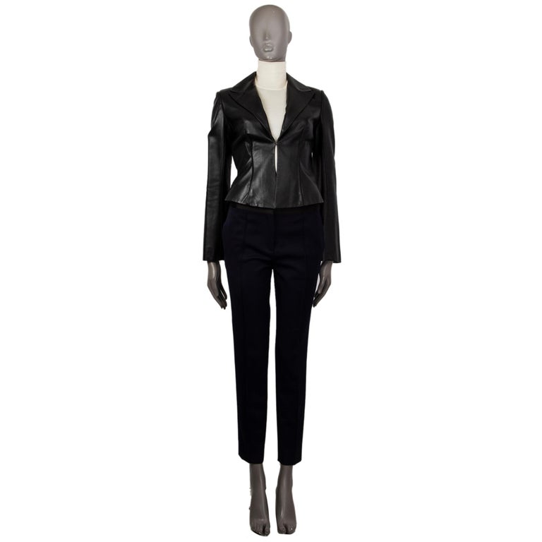 100% authentic Jitrois cropped blazer in black lamskin leather (100%) with a notch collar. Has large slits-sleeves with a braided tetail. Closes on the front with a hook. Lined in acetate (100%). Has been worn and is in excellent condition.
