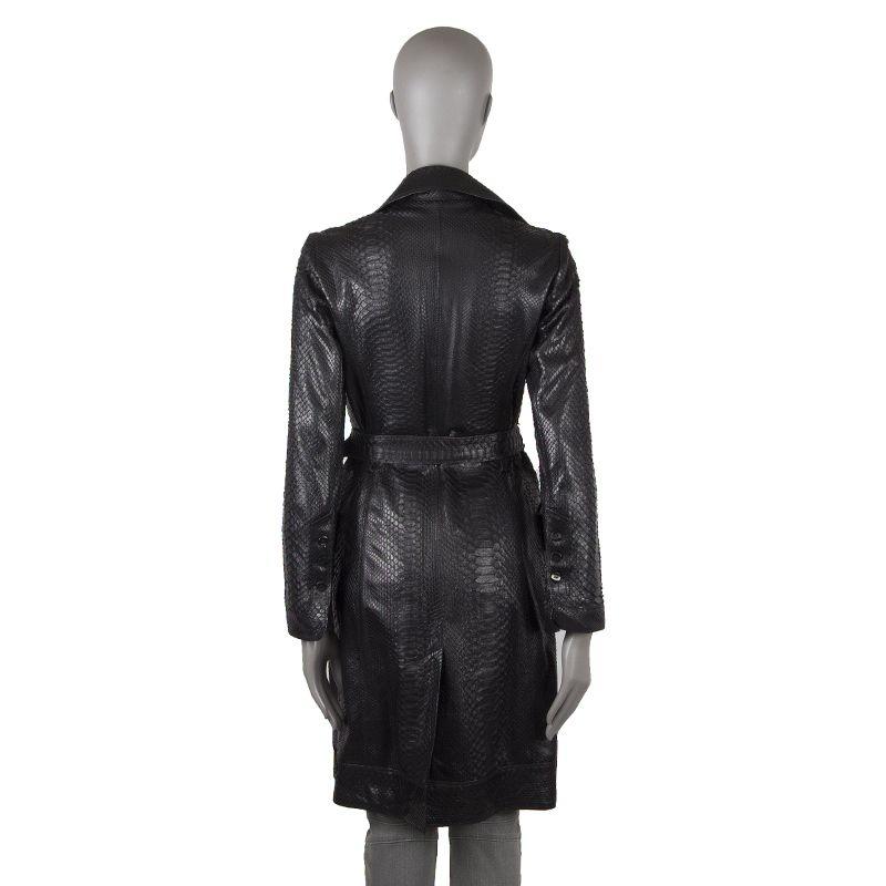 Jitrois single-breasted trench coat in black snakeskin. With notch collar, low neck, two patch pockets on the chest, two flap pockets on the front, belt loops, three-button cuffs, and back slit. Closes with black buttons on the front. Lined in black