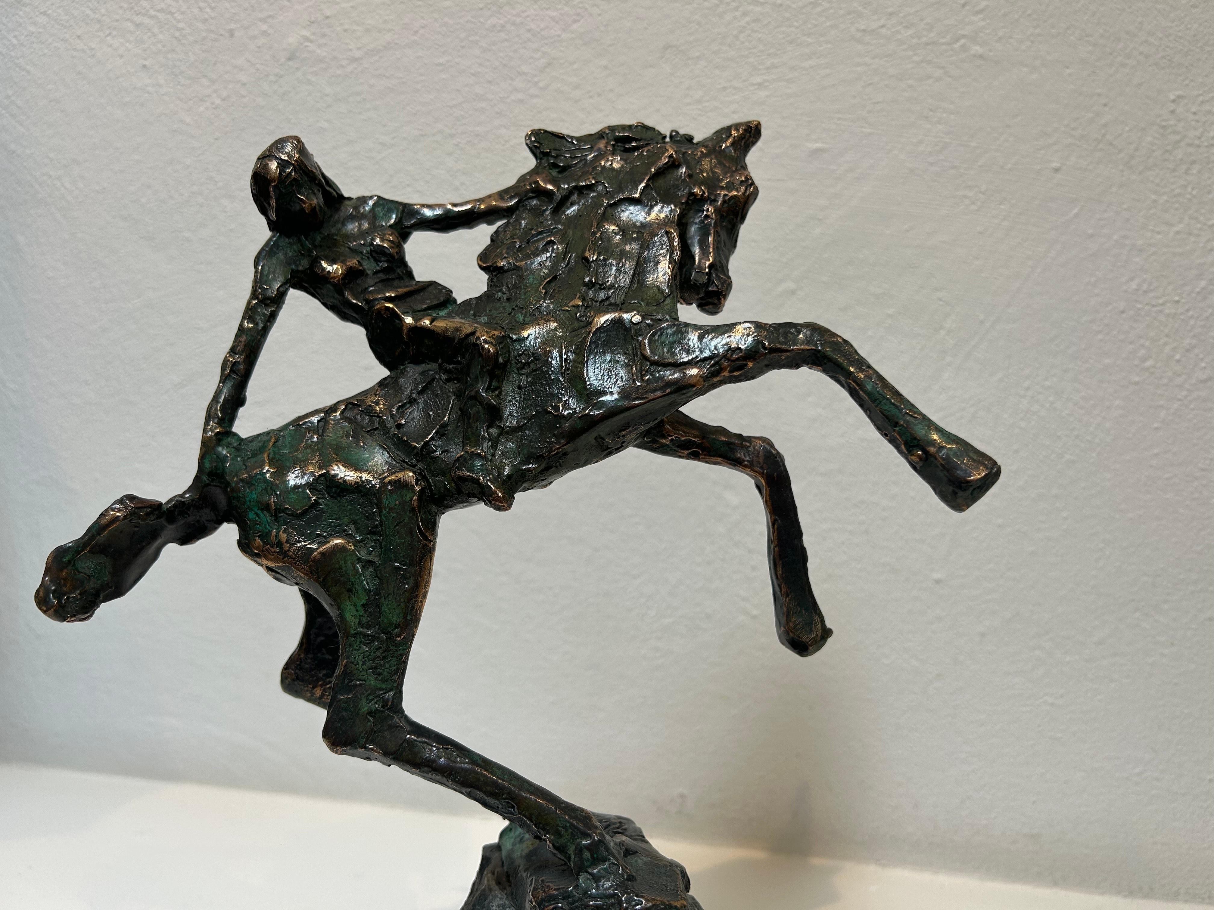 Amazone Cavallo a Cavallo Uomo Scultura Figurativa in Bronzo Contemporanea In Stock - Figurative Sculpture Oro di Jits Bakker