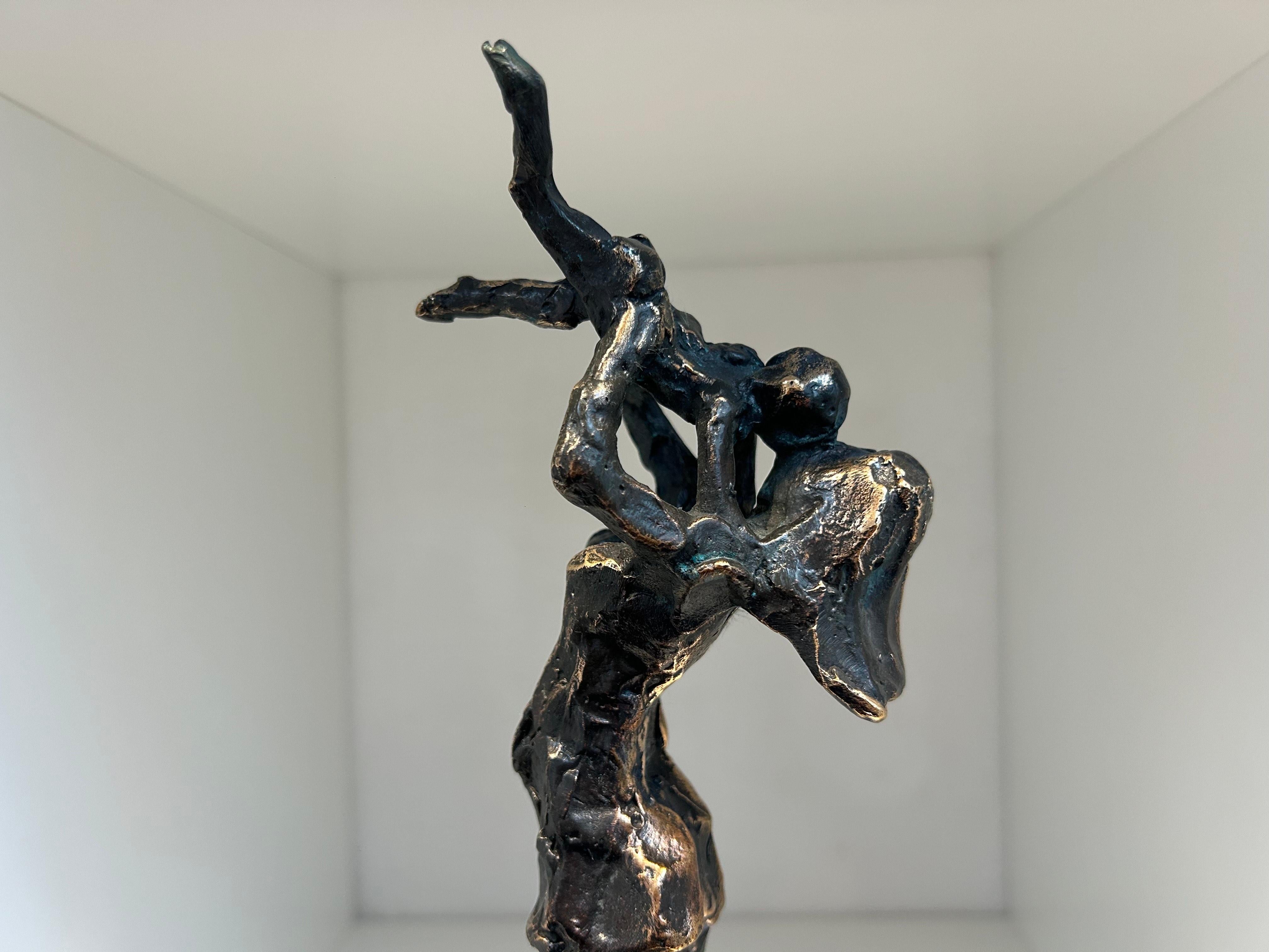 Happiness Big Woman Child Scultura contemporanea figurativa in bronzo In magazzino in vendita 1