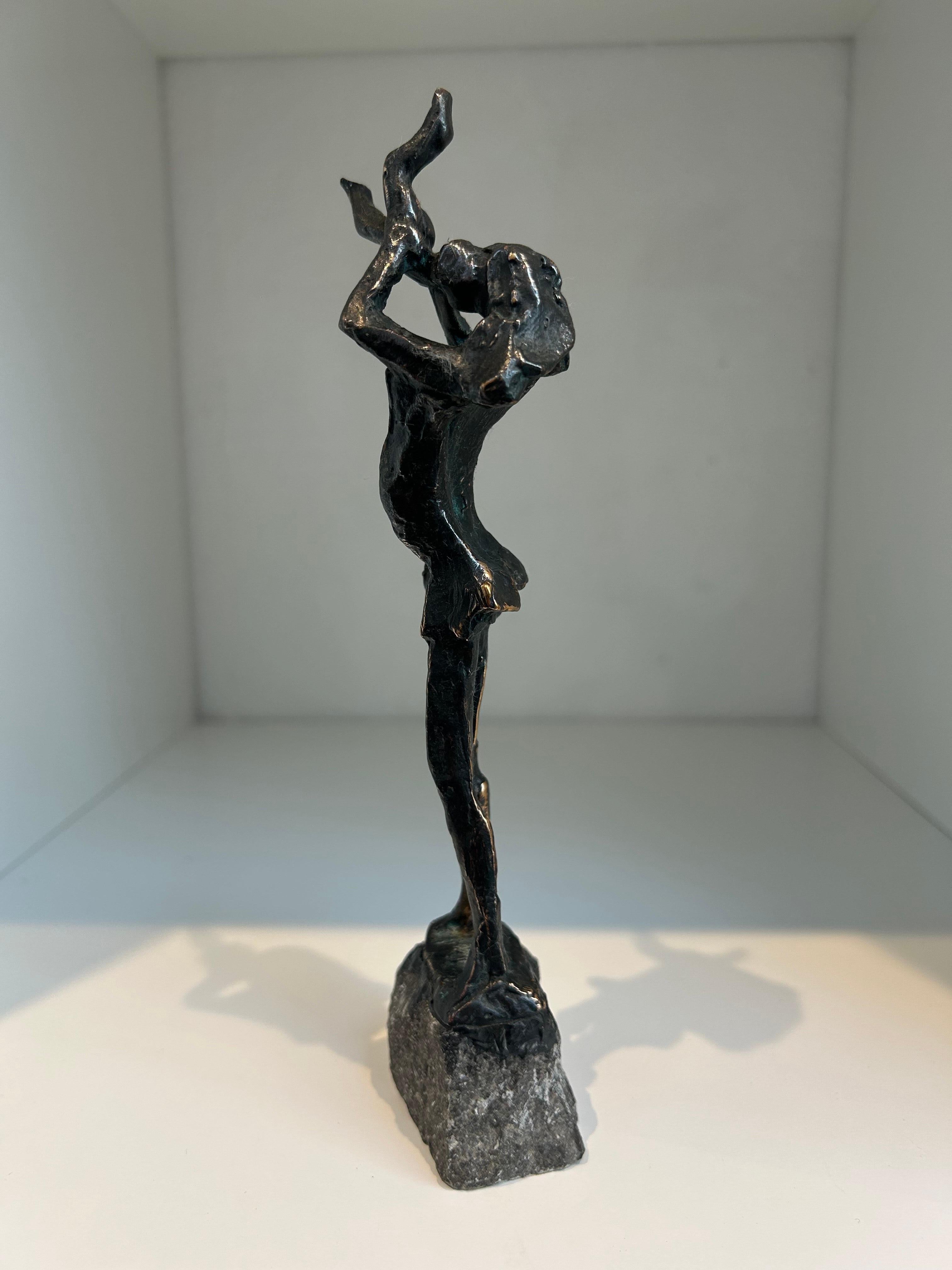 Happiness Piccola scultura nuda figurativa in bronzo Madre, Corpo e Bambino Contemporanea - Sculpture di Jits Bakker