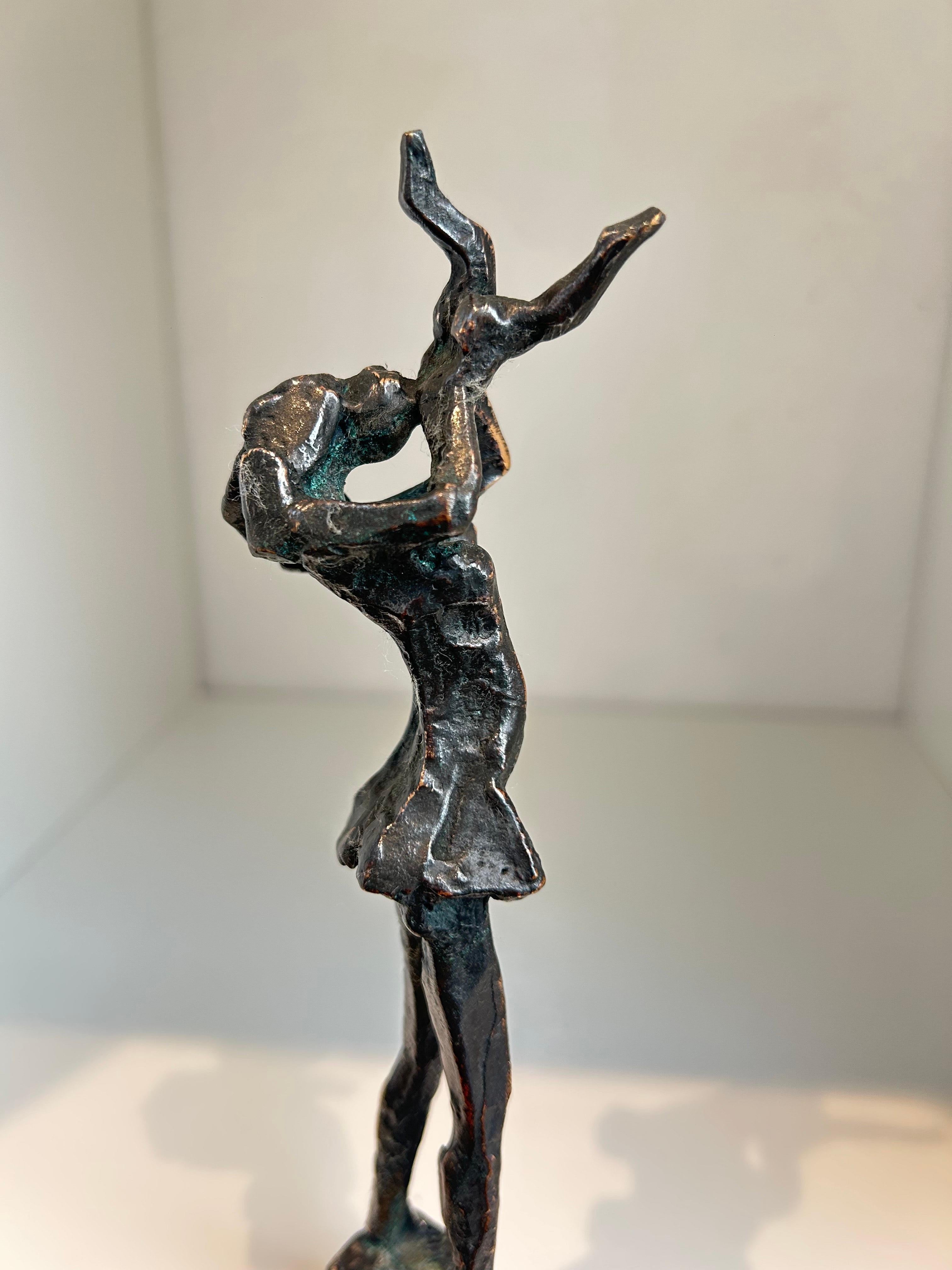 Happiness Piccola scultura nuda figurativa in bronzo Madre, Corpo e Bambino Contemporanea in vendita 3