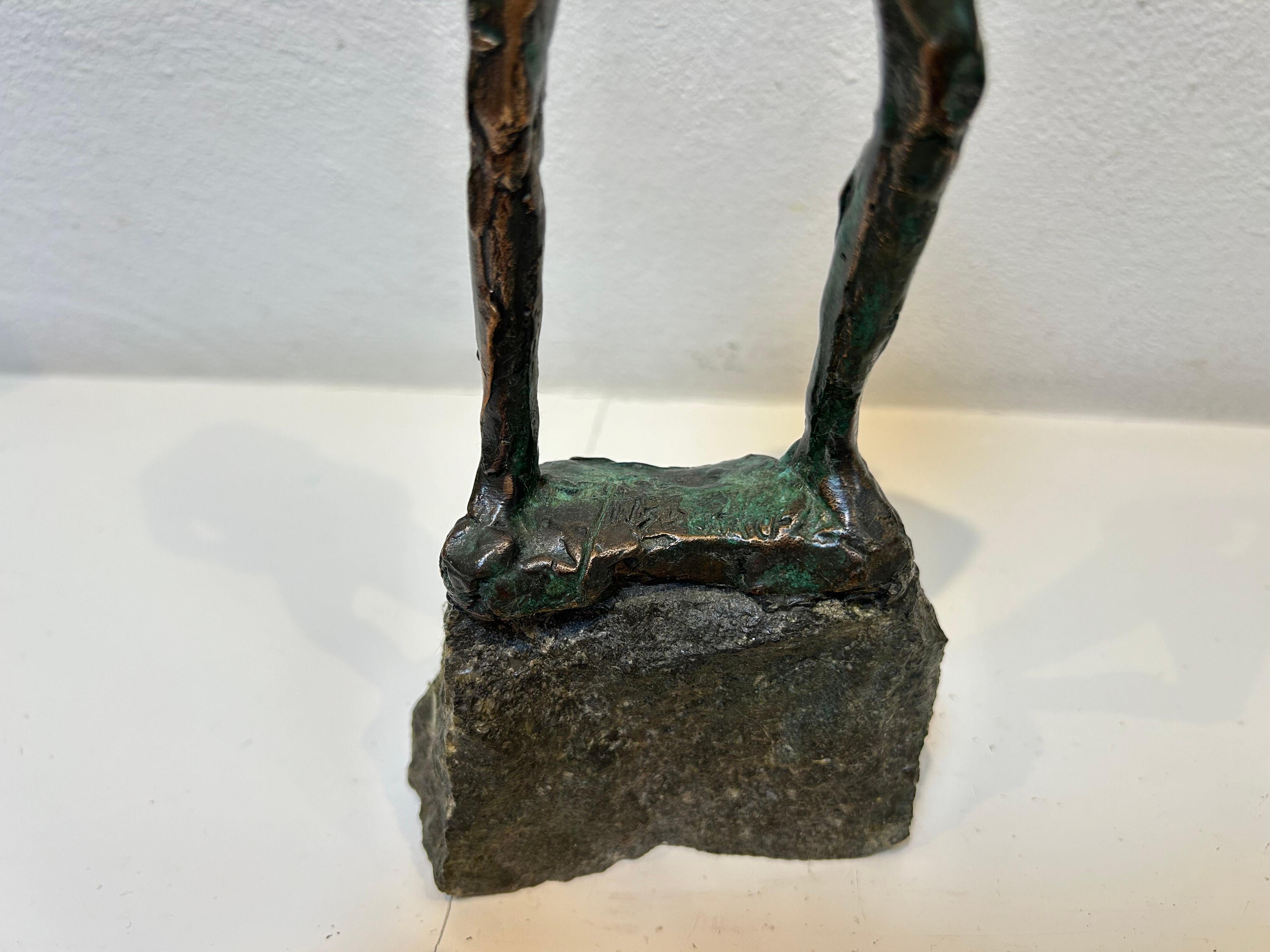 Heup-moeder Hip-Mother with Child nudo Figurativo Donna Scultura Contemporanea

Jits Bakker era un artista olandese versatile: scultore, pittore, acquerellista, disegnatore, artista del vetro, argentiere e grafico. An He rifiuta di essere confinato