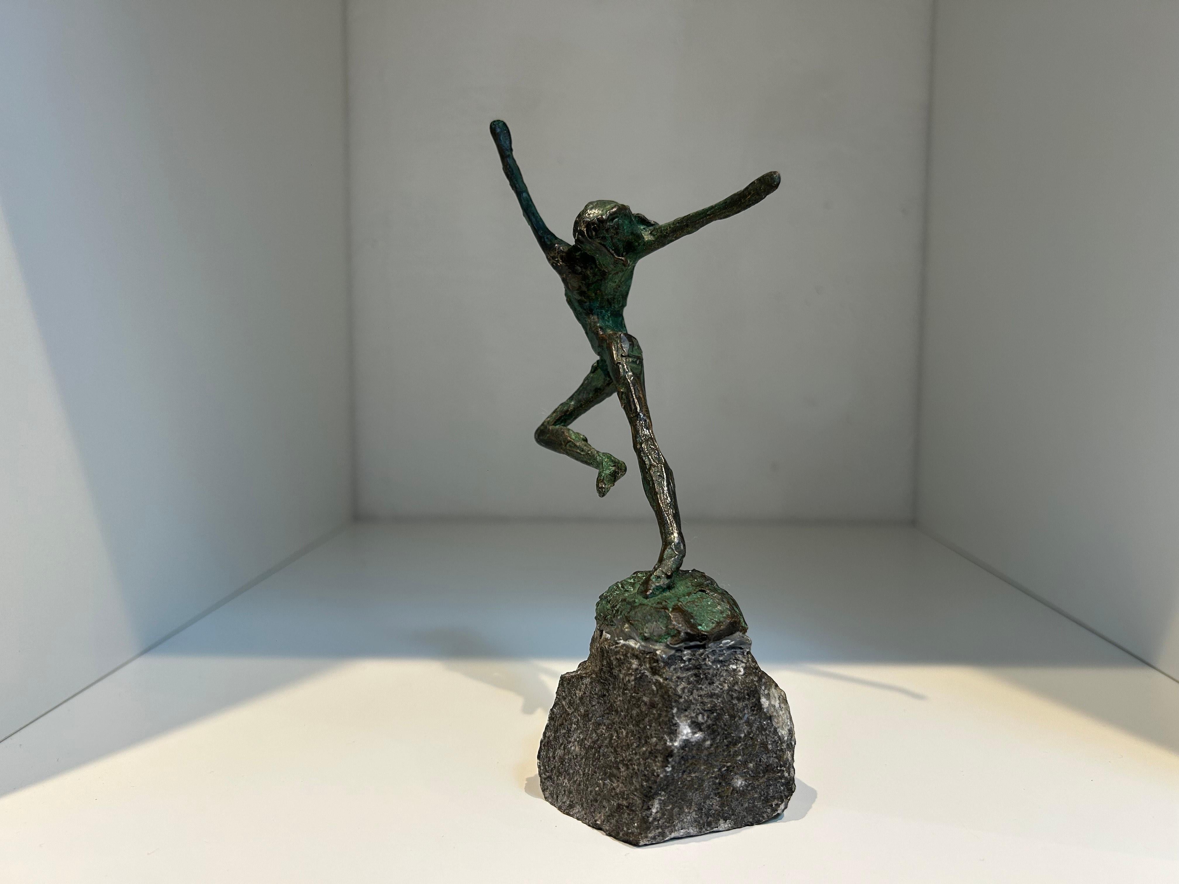 Olympiade Danseres Bailarina Olímpica Bronce Escultura Figurativa Mujer Cuerpo Desnudo

Jits Bakker fue un polifacético artista holandés: escultor, pintor, acuarelista, dibujante, artista del vidrio, orfebre y artista gráfico. Se negó a limitarse a