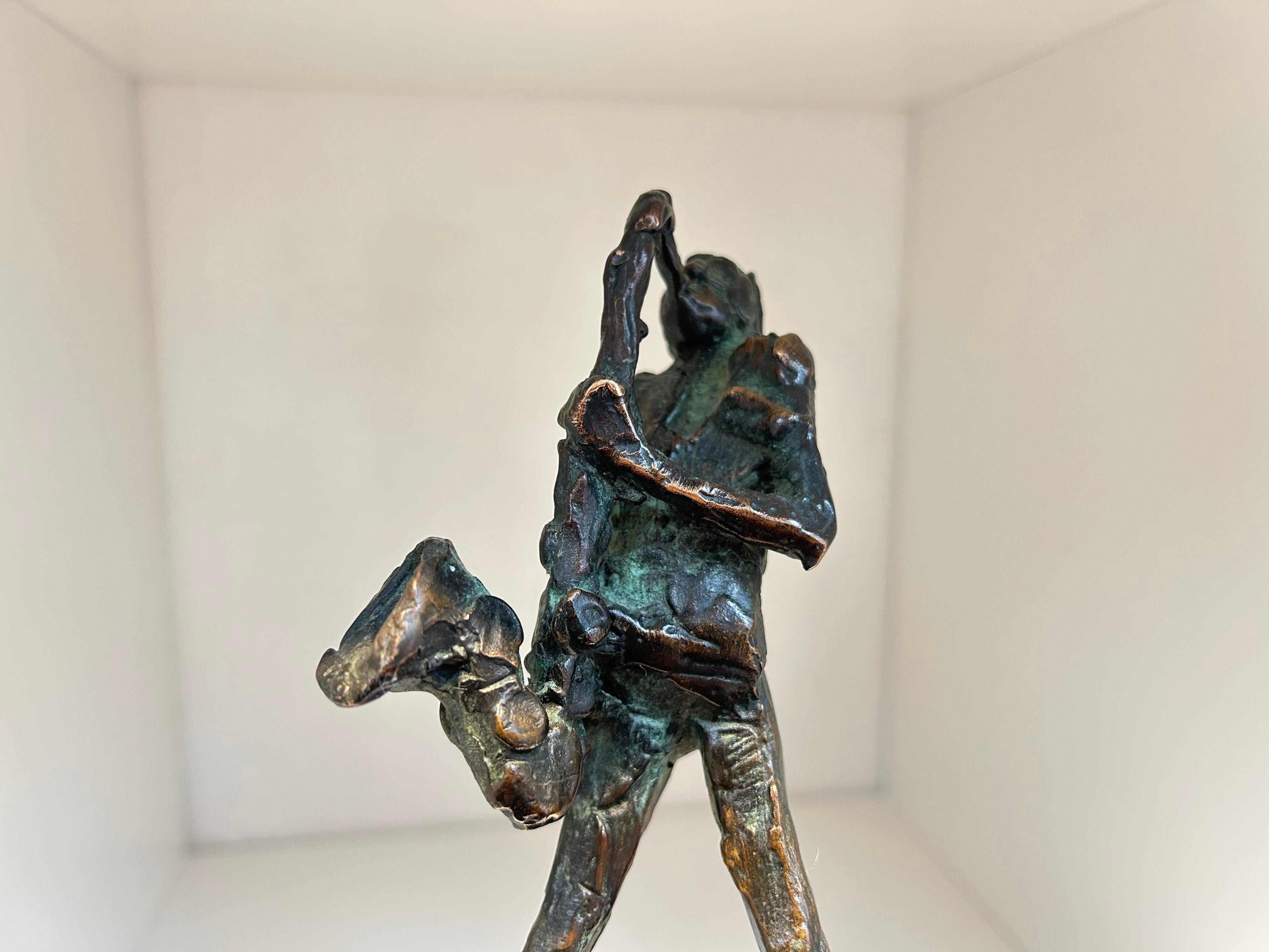 Sax Solo Saxofonista Músico Escultura Contemporánea Figurativa Bronce En Stock - Figurative Sculpture Oro de Jits Bakker