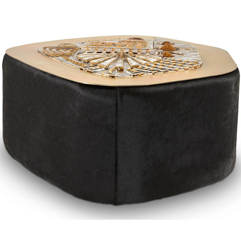 Moderne Table basse en céramique inspirée des années 70, laiton et cheveux noirs sur cuir en vente