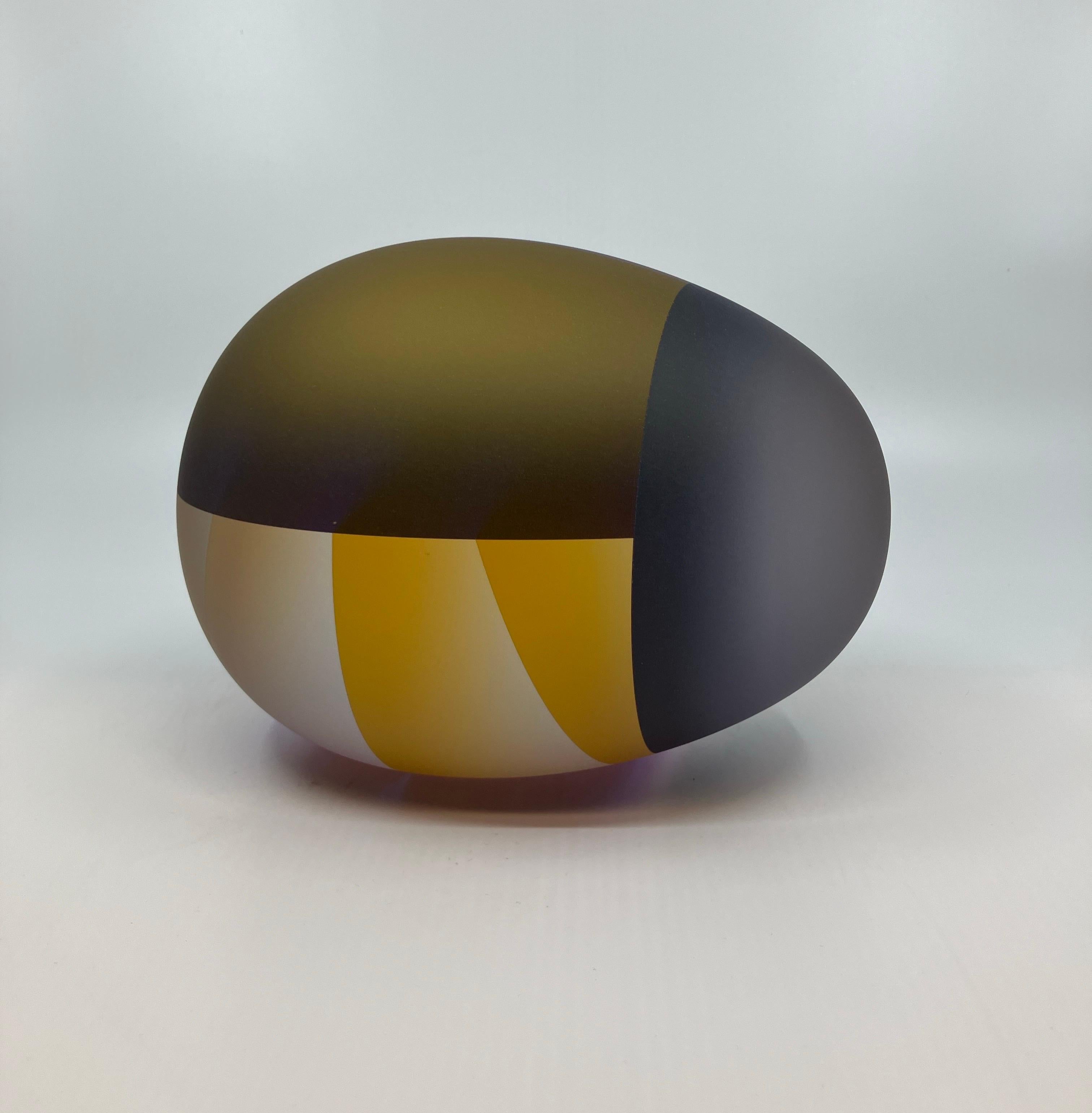 Zeitgenössische Glasskulptur, Minimalistisches Design, Optisch, Innen farbig laminiert im Angebot 2