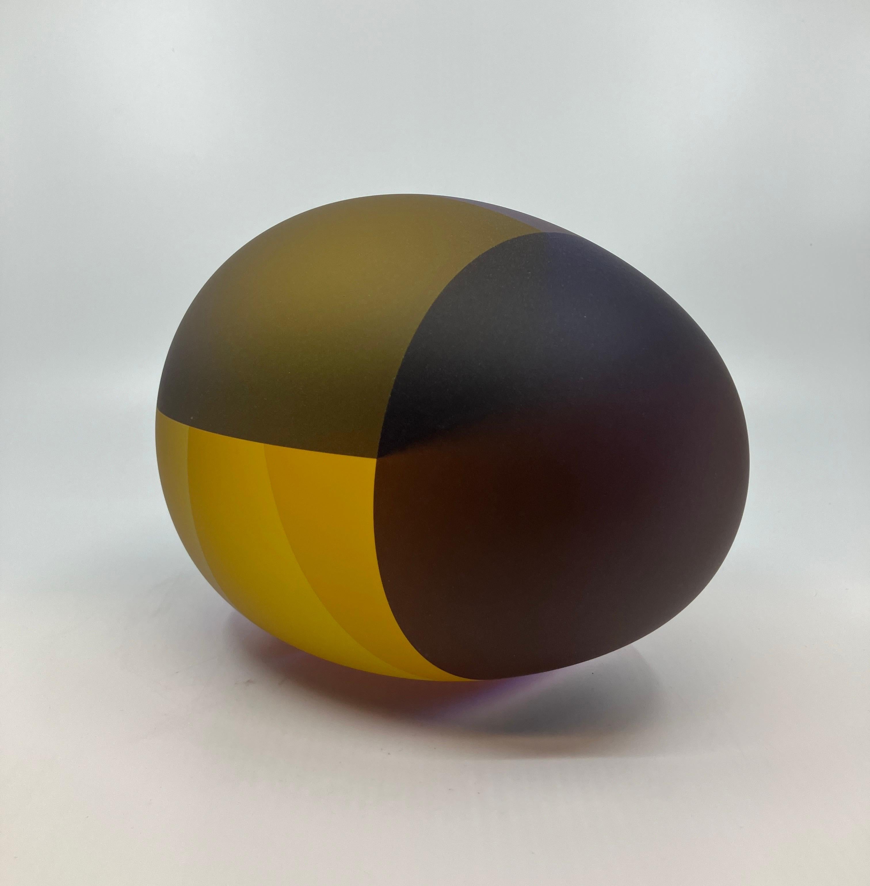Zeitgenössische Glasskulptur, Minimalistisches Design, Optisch, Innen farbig laminiert im Angebot 3