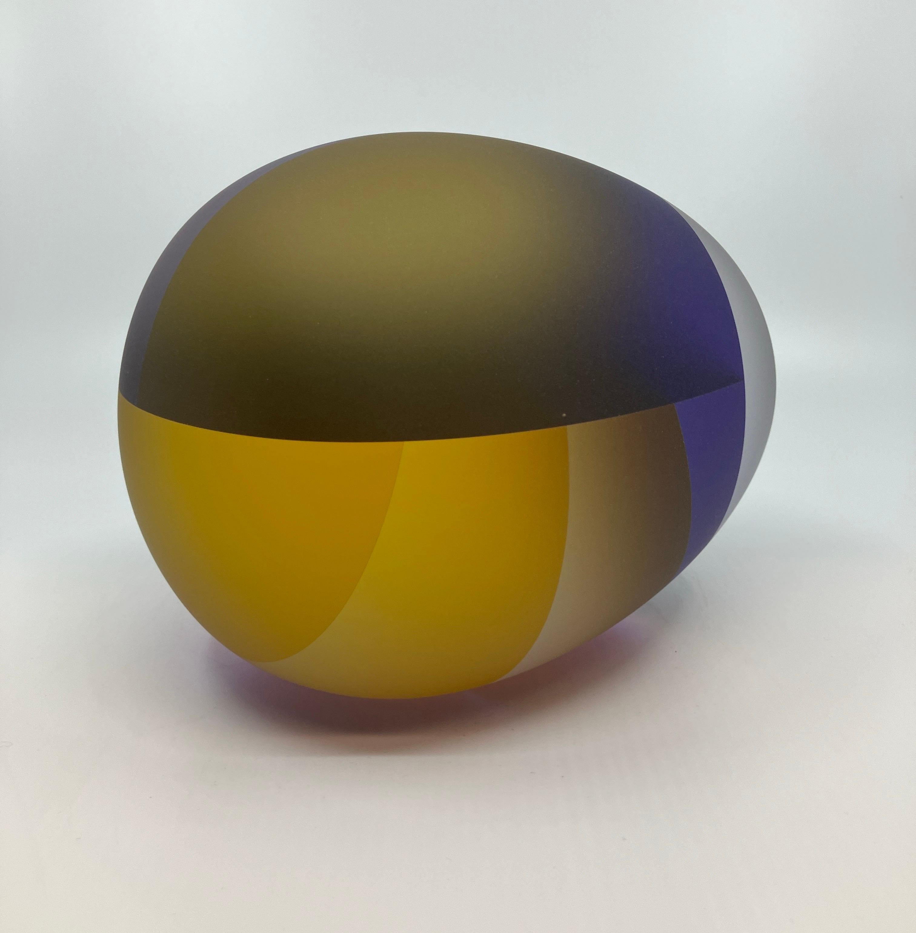 Zeitgenössische Glasskulptur, Minimalistisches Design, Optisch, Innen farbig laminiert im Angebot 6