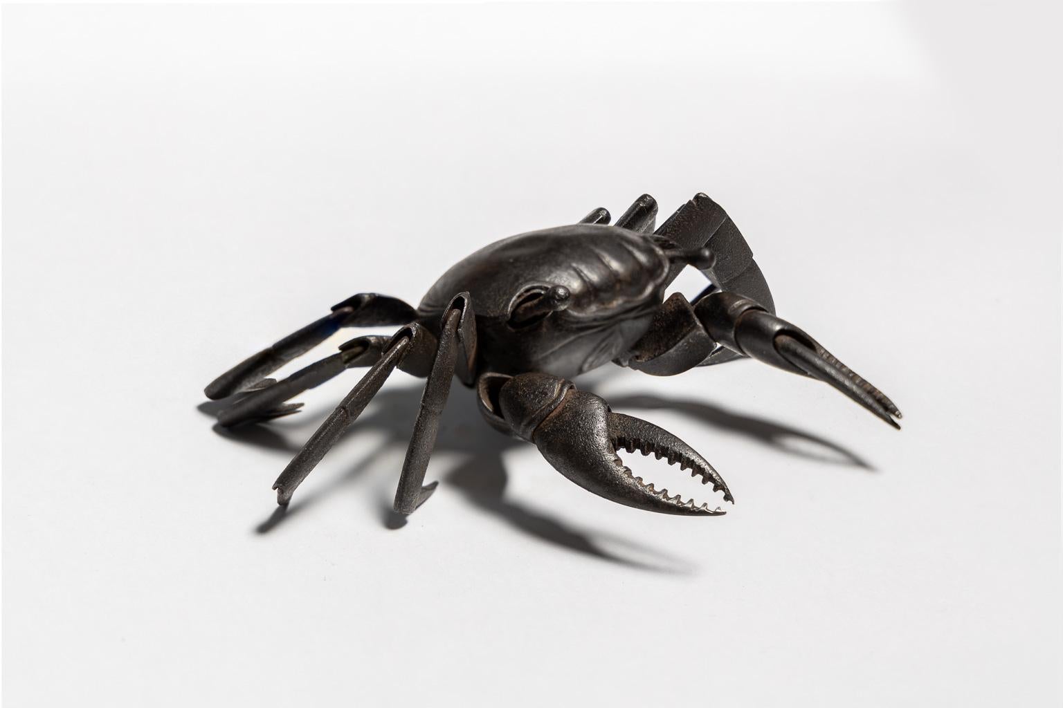 Jizai Okimono, Russet-Iron bewegliche Figur einer Krabbe (Japanisch) im Angebot
