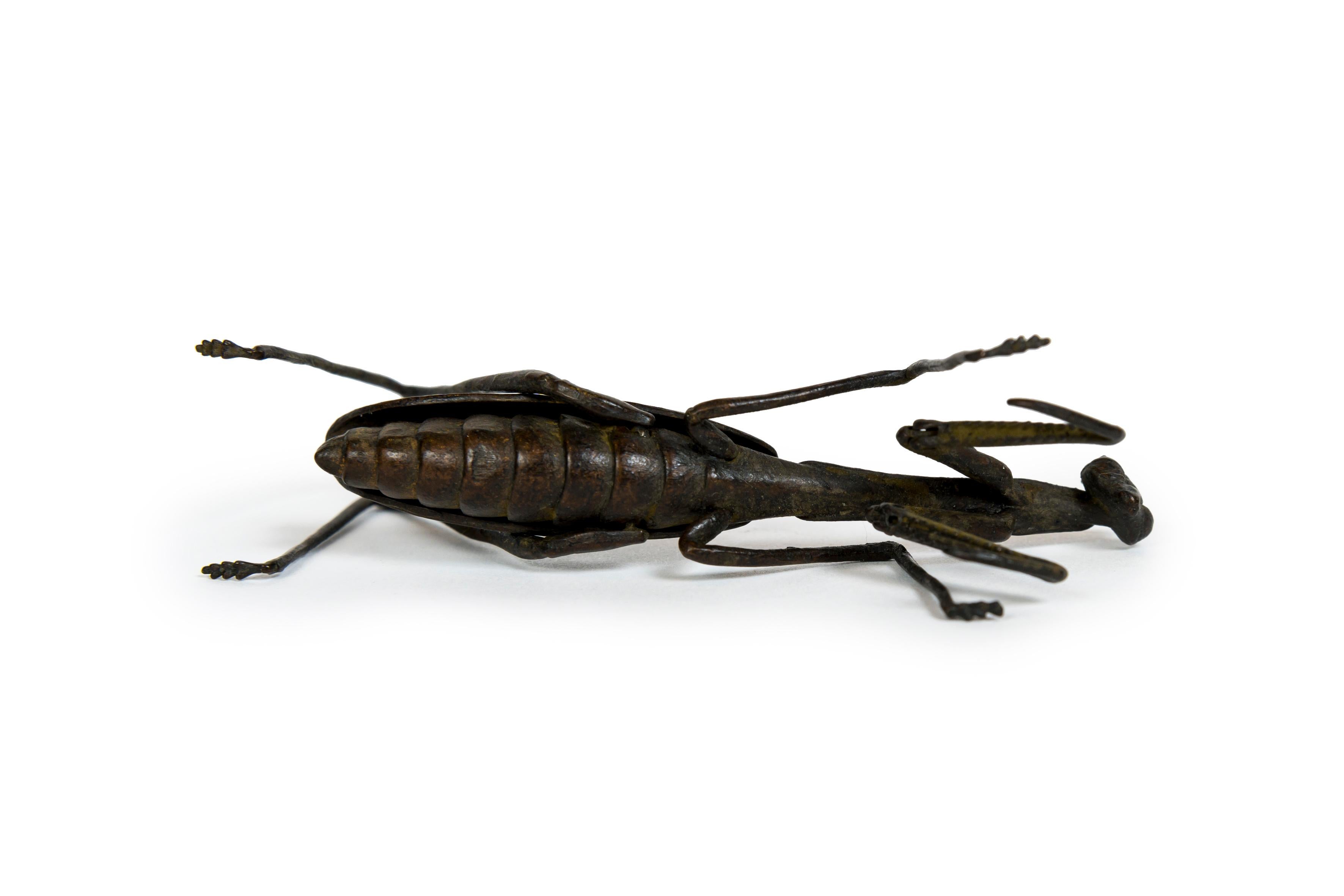 Bronze Jizai okimono bronze sculpture of an articulated praying mantis For Sale