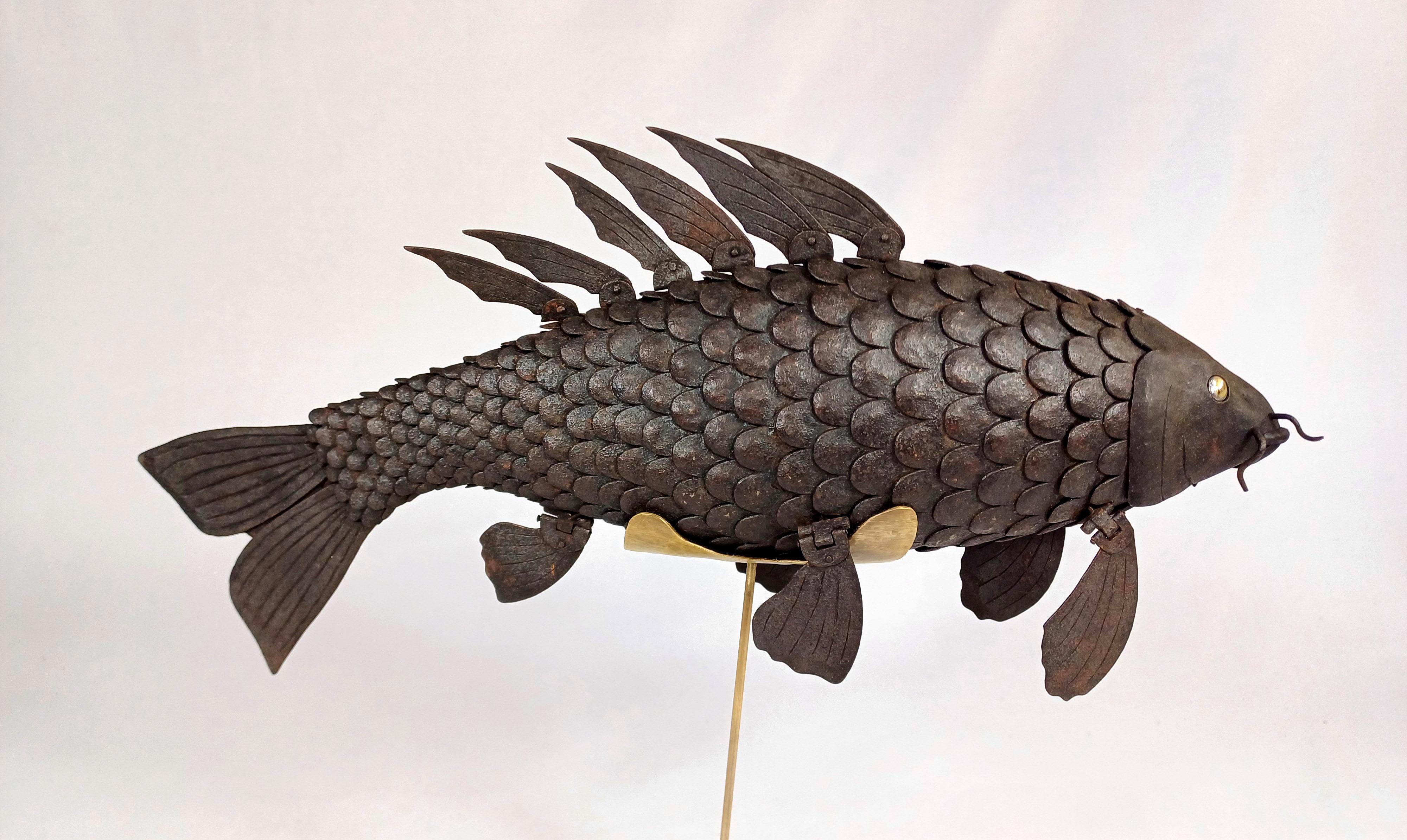 Jizai Okimono - Carpa Koi (2022)
Scultura articolata realizzata a mano  Pezzo da collezione
Immergiti nell'eleganza della lavorazione giapponese del metallo con questa scultura unica di Jizai Okimono, realizzata nel 2022. Rappresentando l'iconica