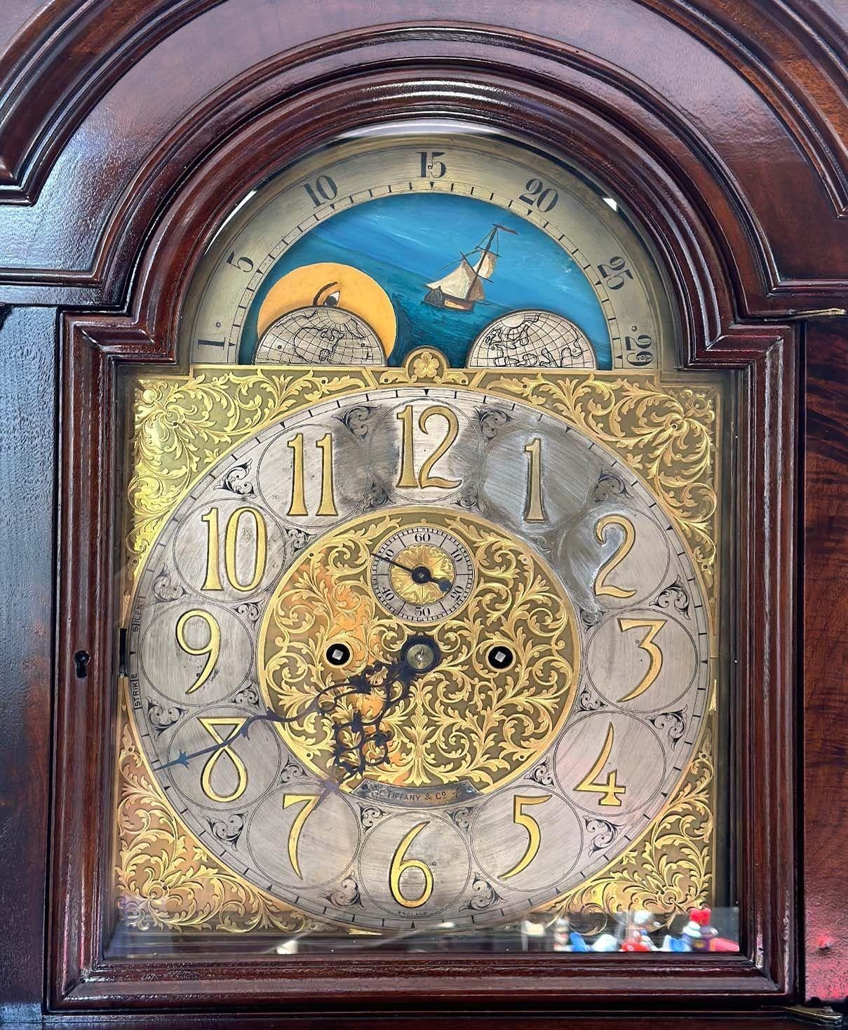 Début du 20ème siècle J.J. Horloge de grand-père en acajou Elliot pour Tiffany & Co. (vers 1915) en vente