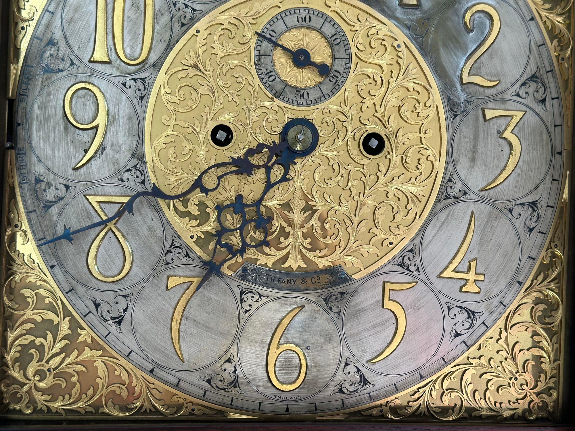 Argent J.J. Horloge de grand-père en acajou Elliot pour Tiffany & Co. (vers 1915) en vente