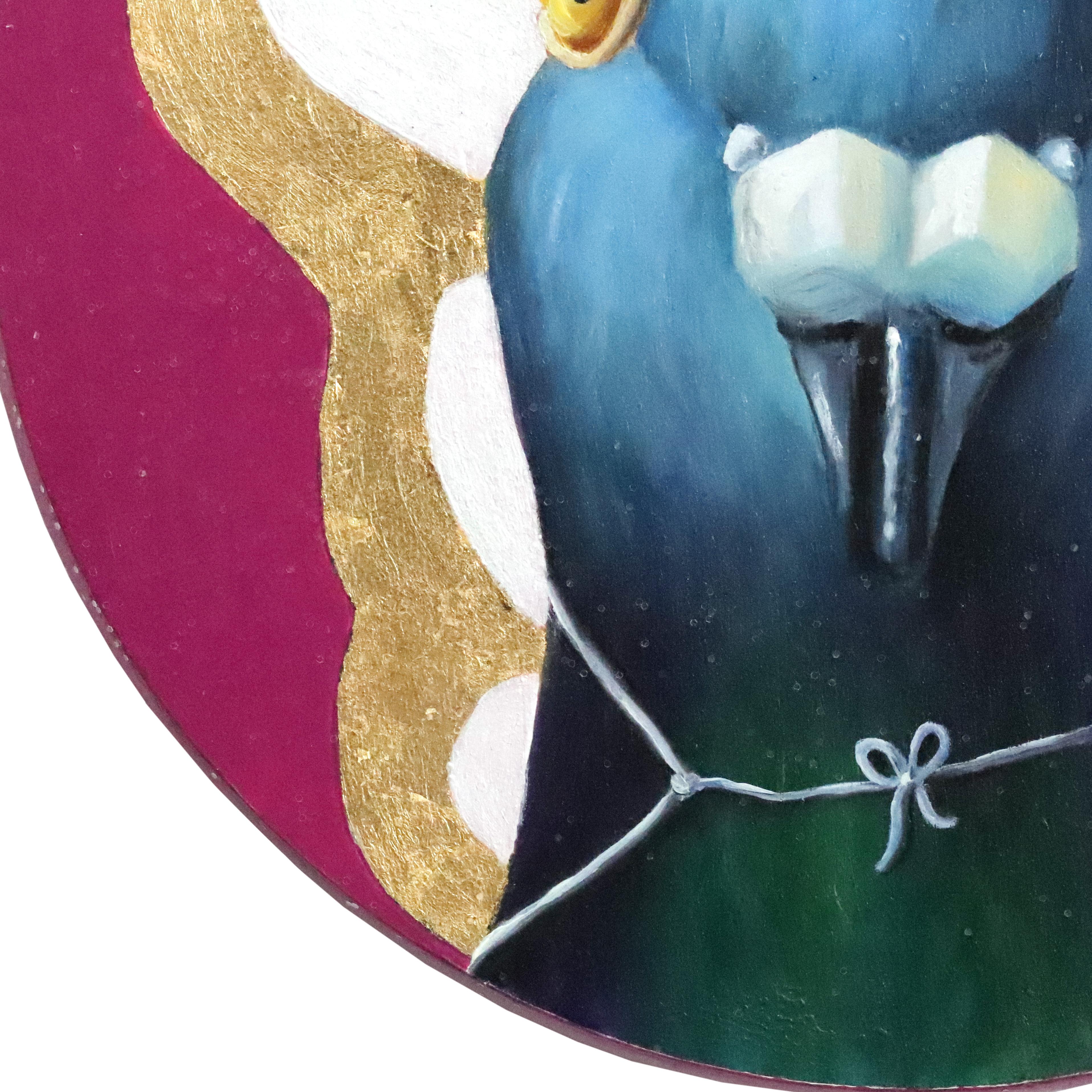 Hada napolitana - Pintura caprichosa de pájaros y postres en tono magenta sobre madera en venta 2