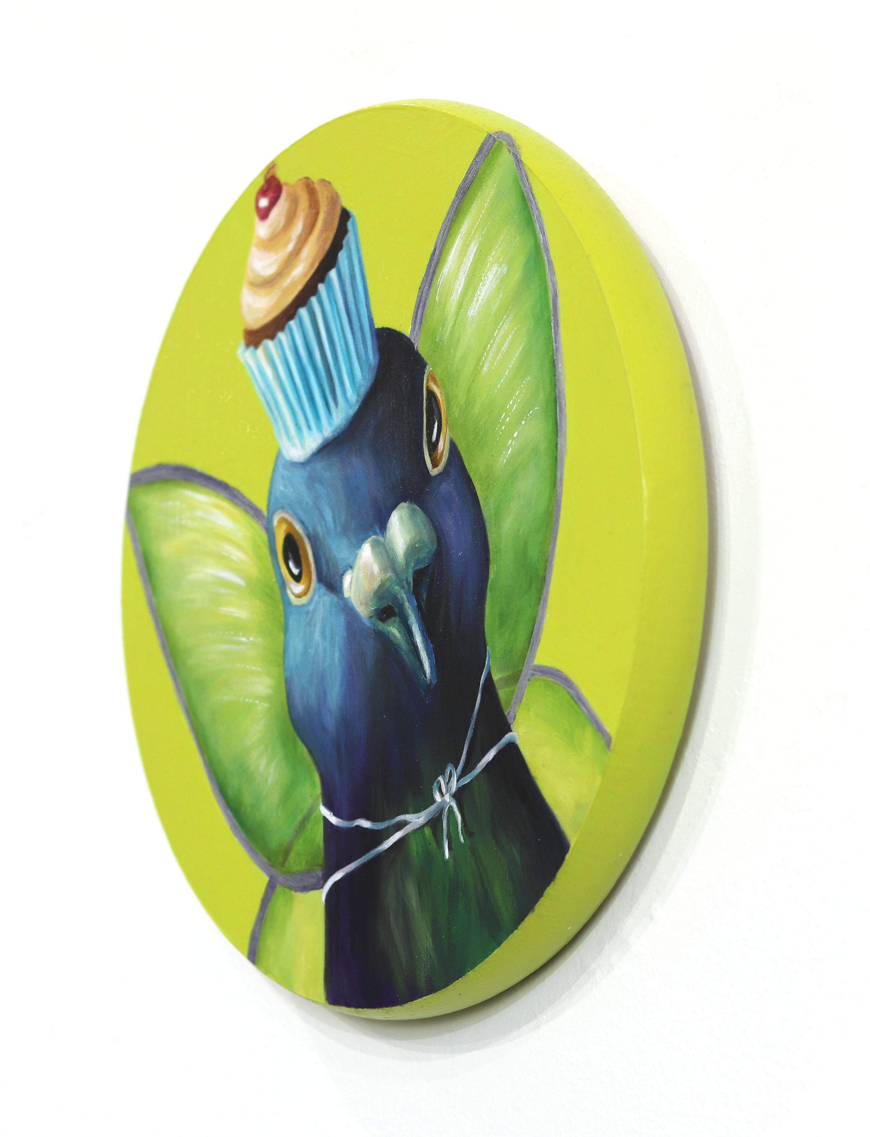 Hada de la cereza de vainilla - Pintura caprichosa de pájaros verdes y comida - Figurative Painting Verde de JJ Galloway