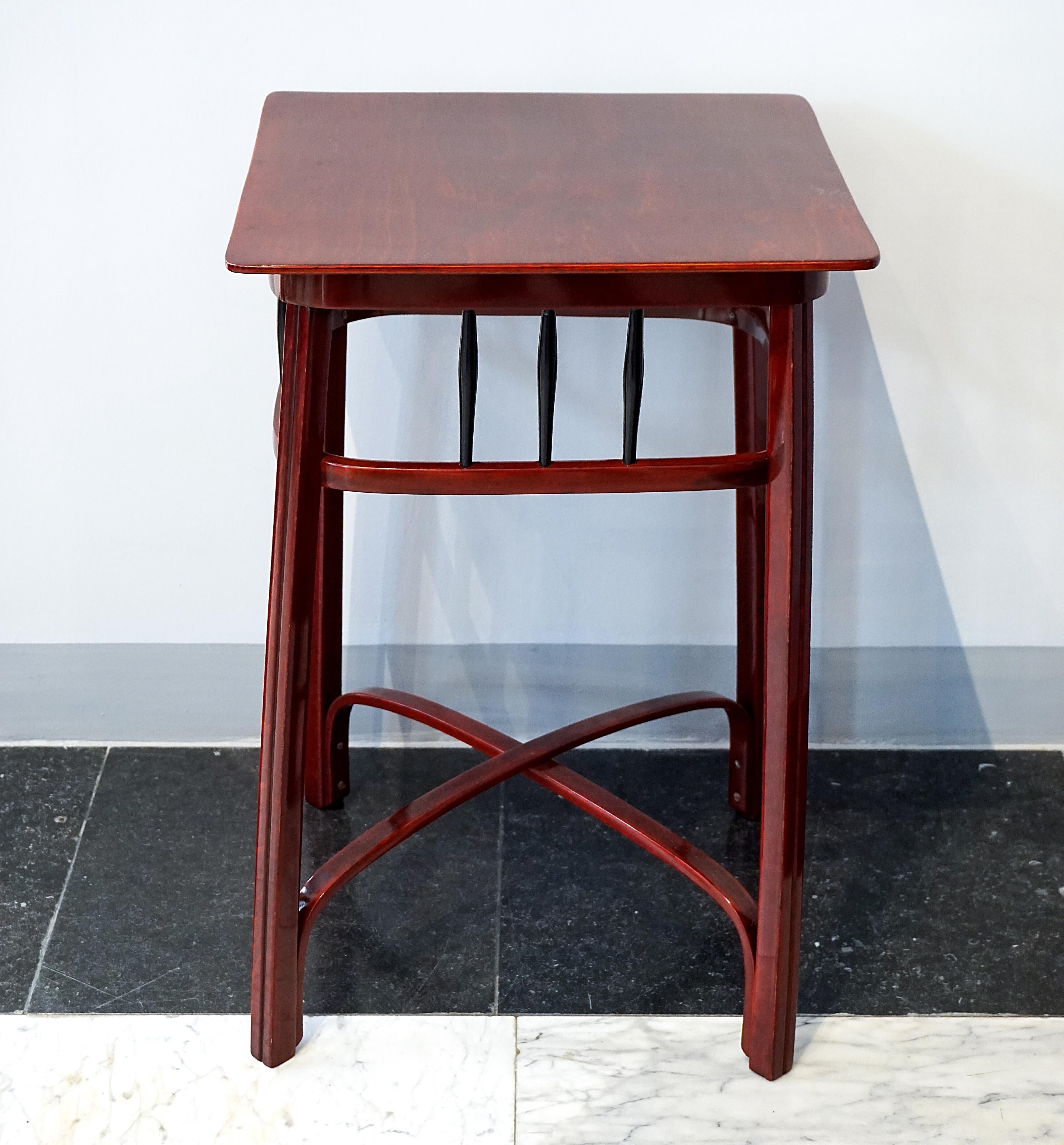 Stained J.&J. Kohn Art Nouveau Waiting Table, Mahogany stained, Austria, Around 1905 For Sale