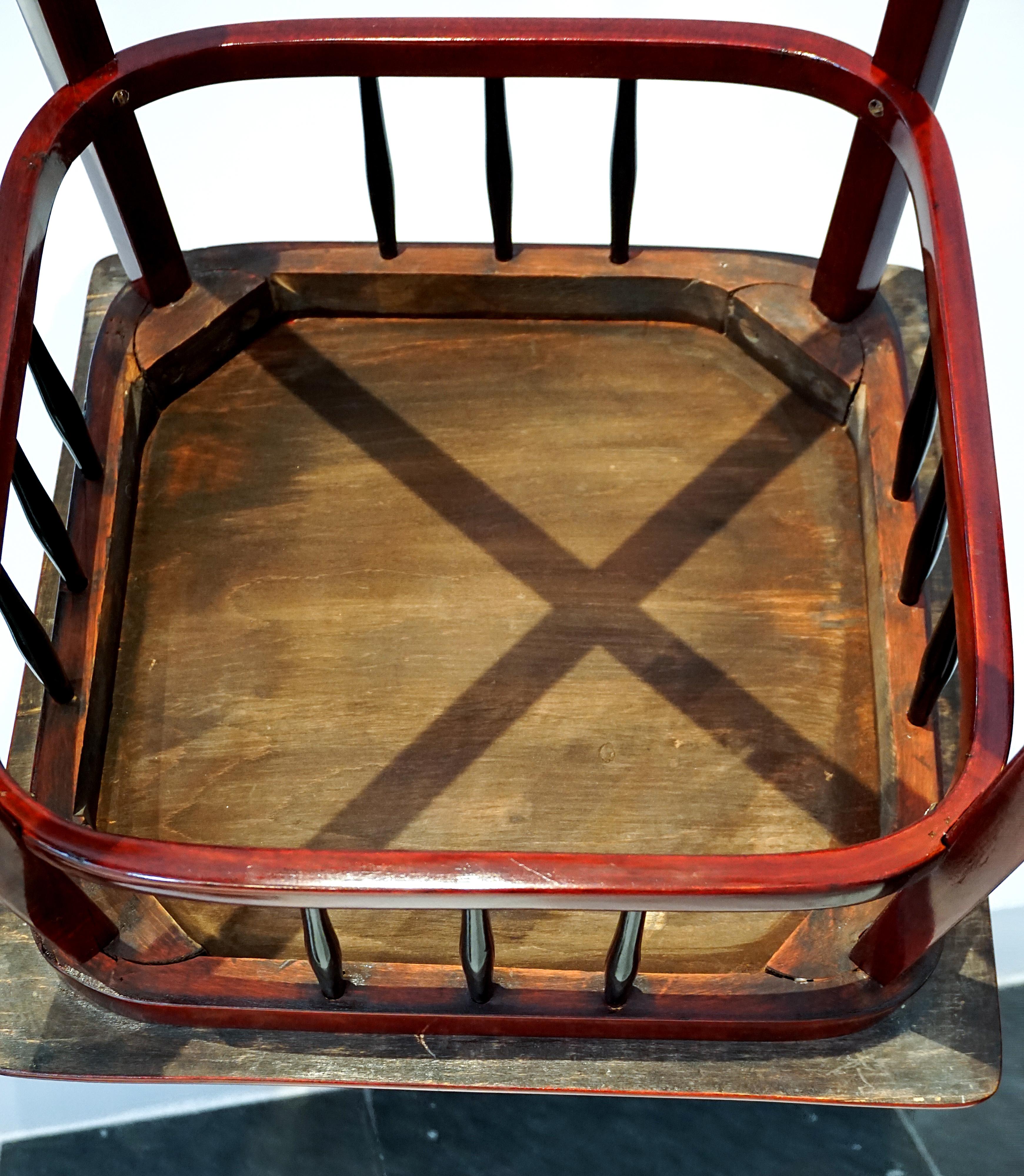 J.&J. Kohn Art Nouveau Waiting Table, Mahogany stained, Austria, Around 1905 In Good Condition For Sale In Vienna, AT