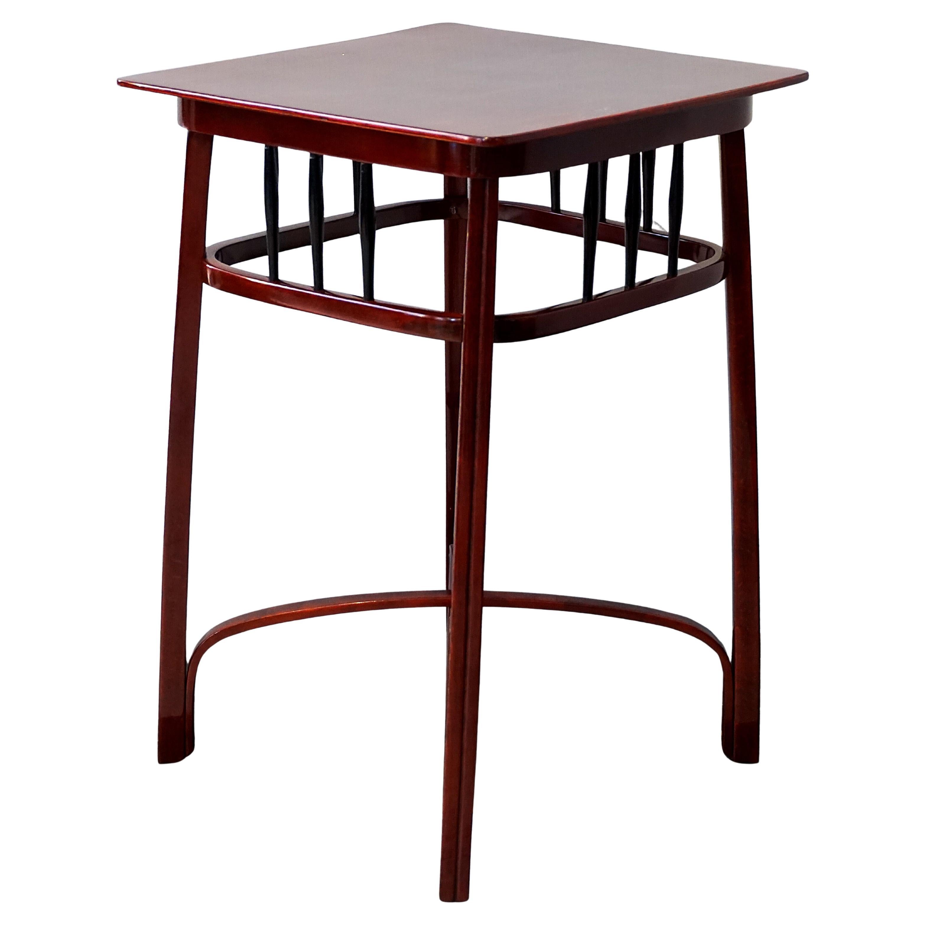 J.&J. Kohn Art Nouveau Waiting Table, Mahogany stained, Austria, Around 1905 For Sale