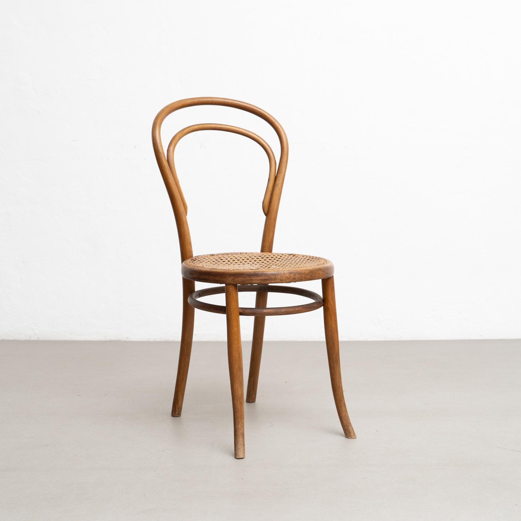 J&J Kohn Bugholz- und Rattanstuhl, um 1940 

Hergestellt in Luxemburg, um 1940

MATERIALIEN:
Bugholz und Rattan.

Originaler Zustand mit alters- und gebrauchsbedingten Abnutzungserscheinungen, der eine schöne Patina aufweist.
 