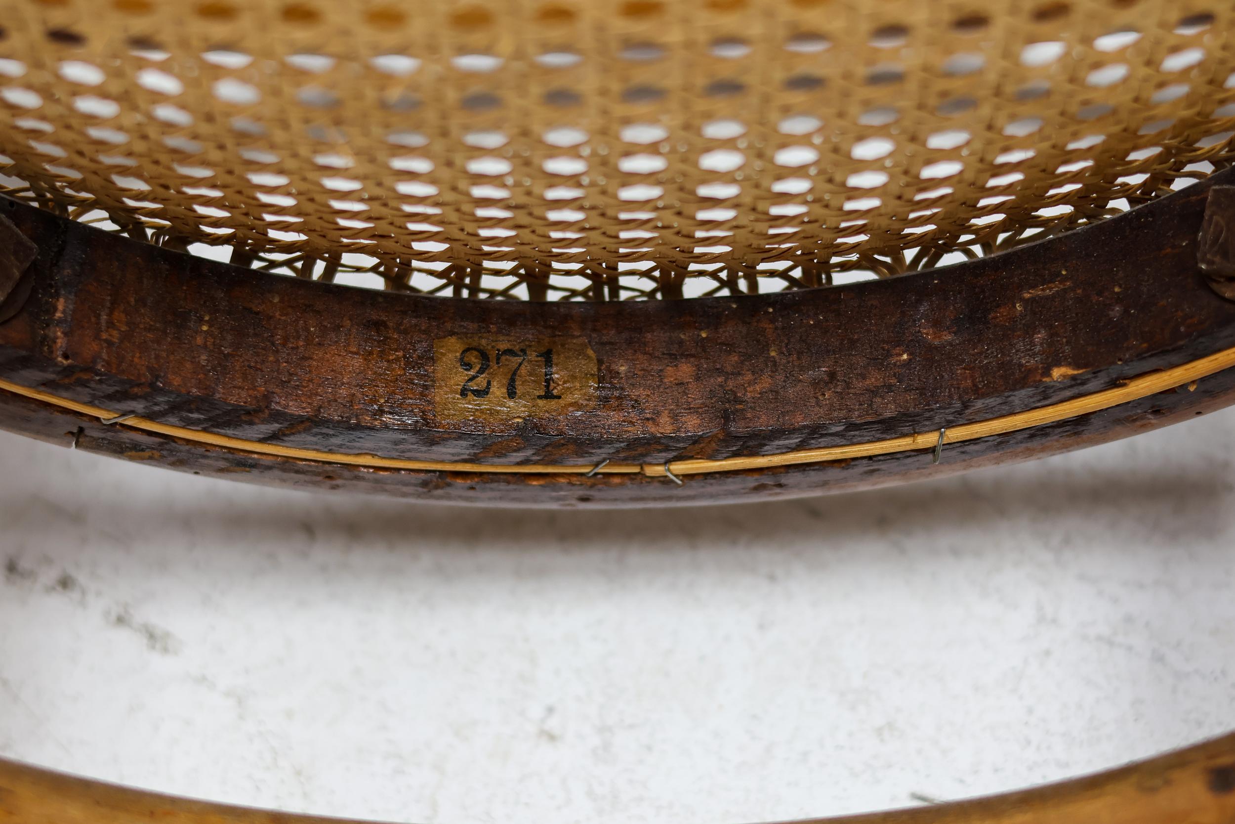 Sedia da caffè J&J Kohn, 1950 circa in vendita 3