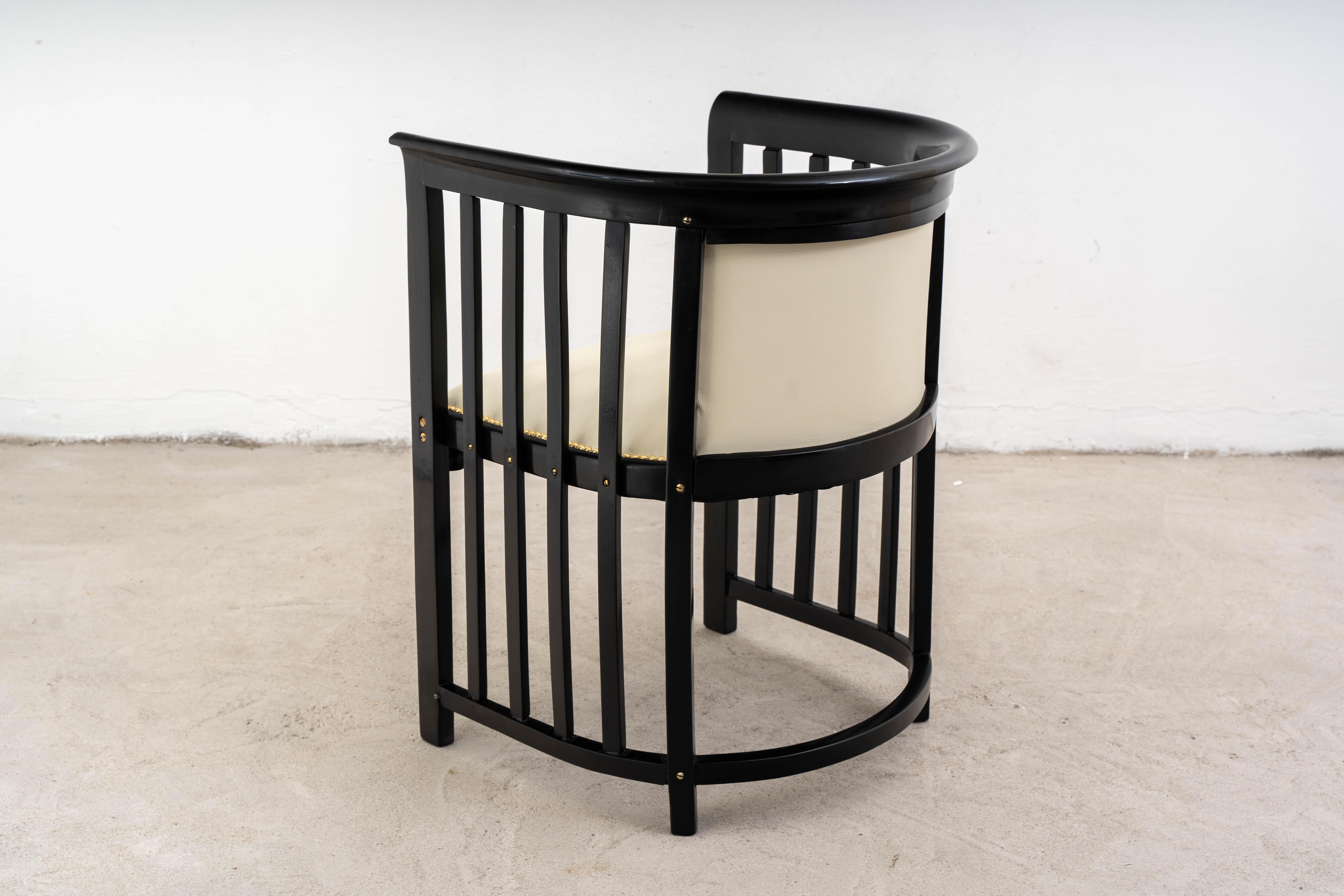 J.&J. Kohn - Josef Hoffmann - Seating group (3) - Fledermaus - Beech, Leather In Excellent Condition In Budapest, HU