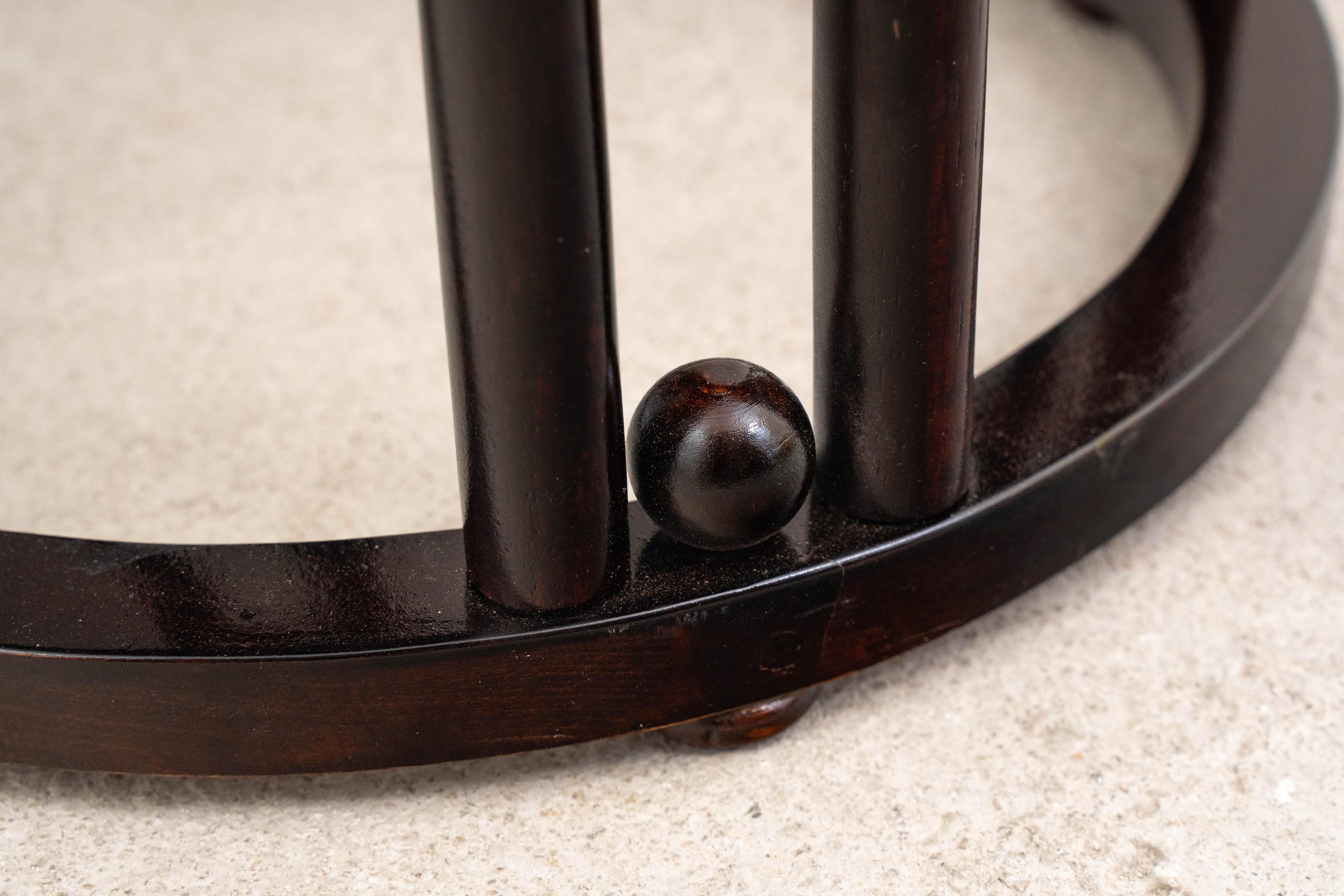 J.&J. Kohn - Josef Hoffmann - Taburete - Haya en venta 4