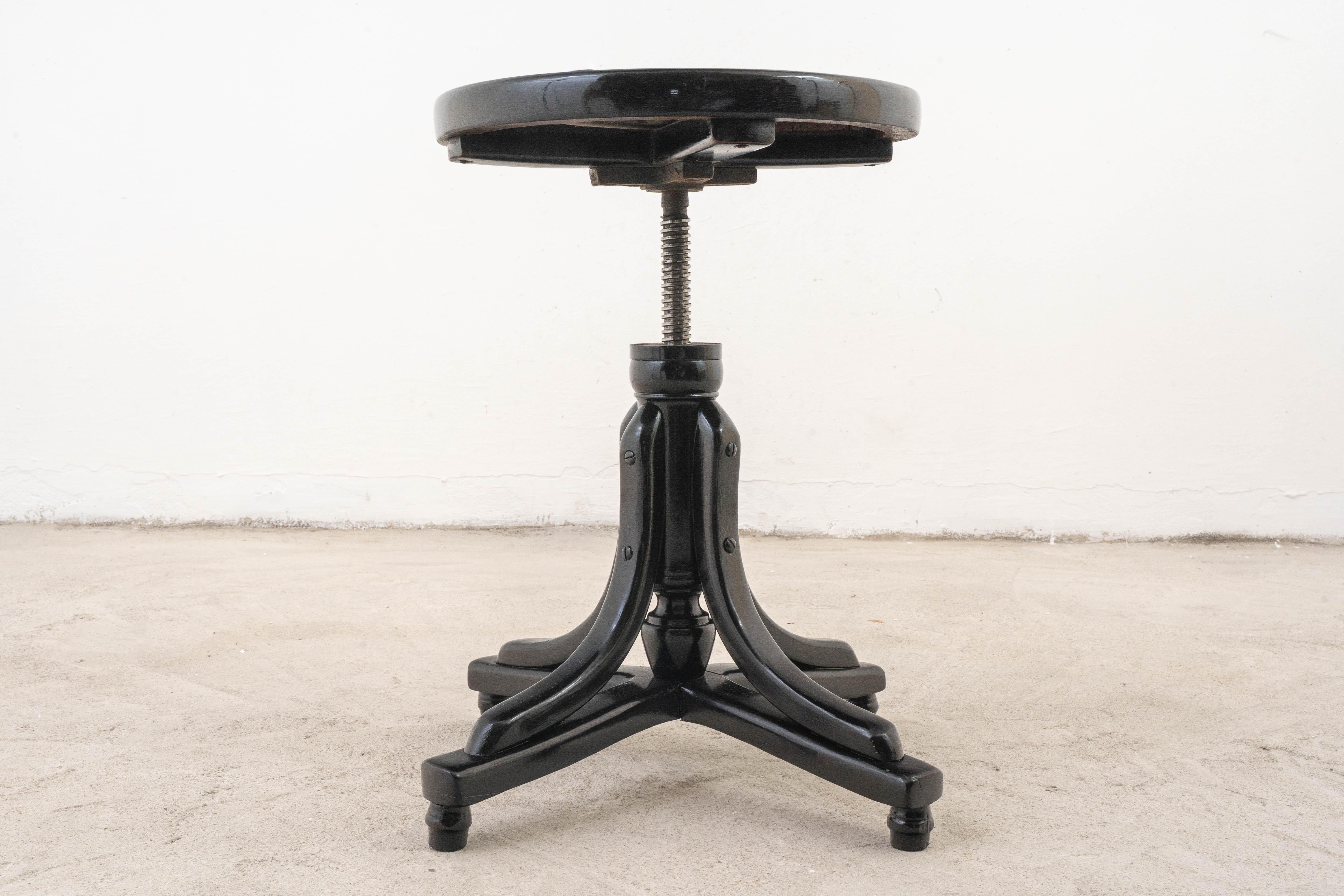 Art Nouveau J.&J. Kohn - Piano stool - Beech For Sale