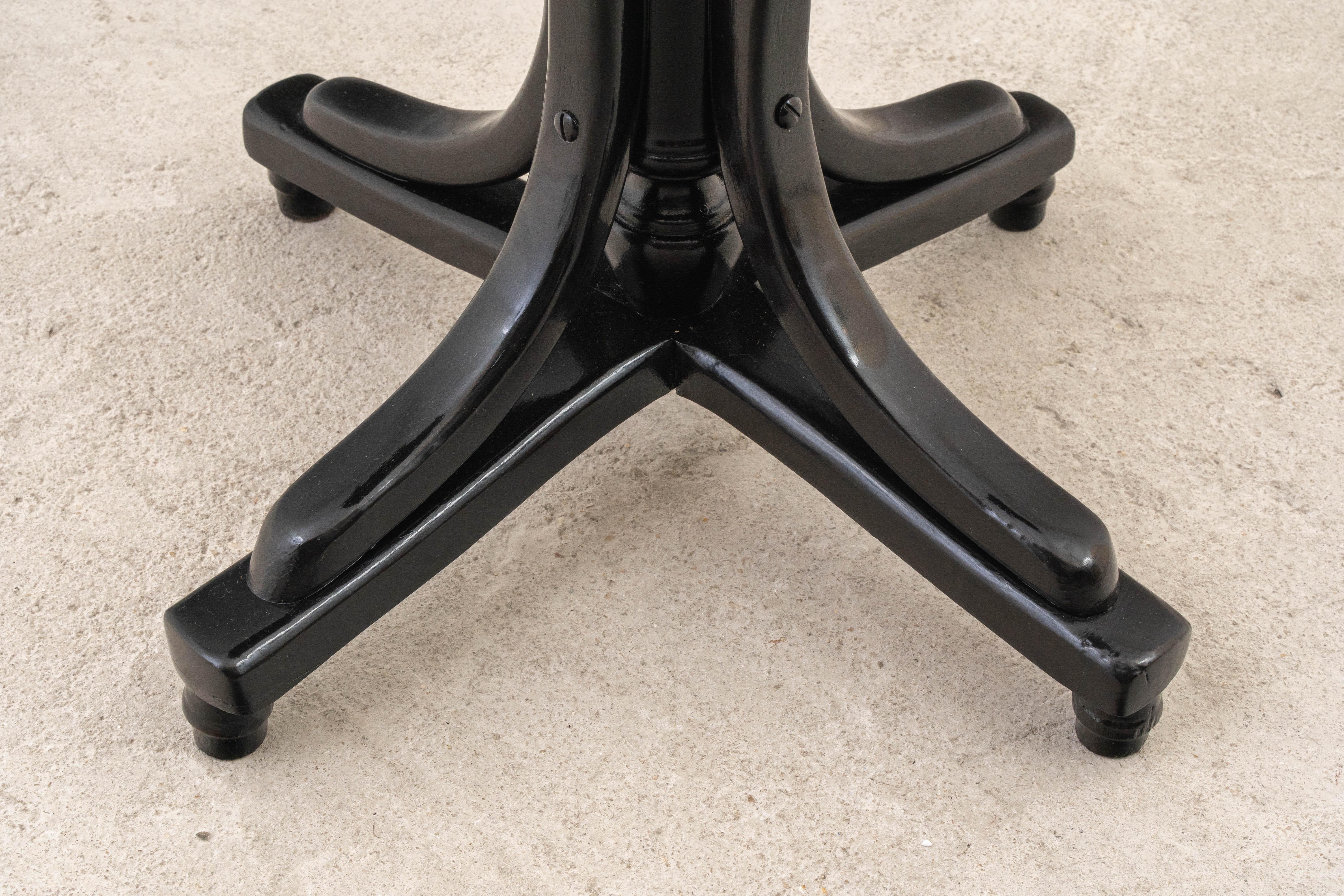 J.&J. Kohn - Piano stool - Beech In Good Condition For Sale In Budapest, HU