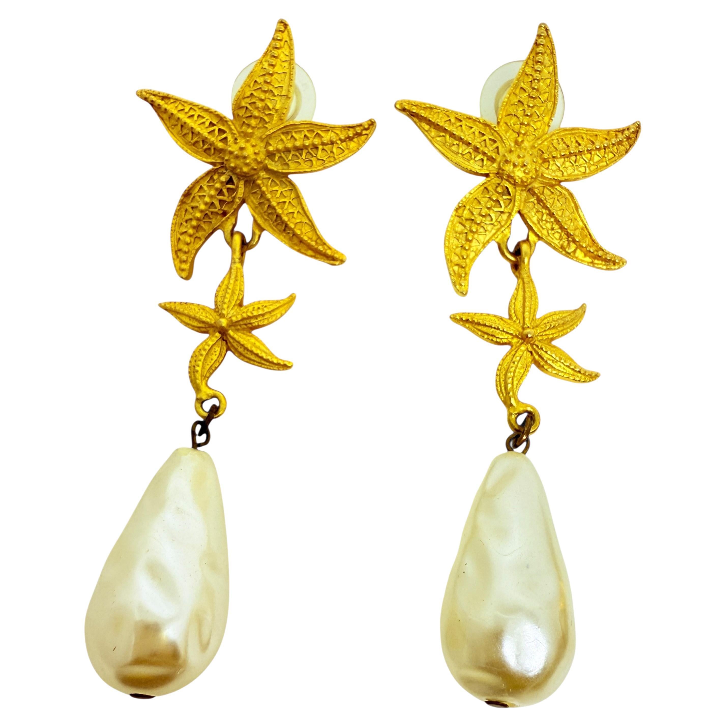 Orecchini di perle vintage firmati JJ con stella marina di design in tonalità oro
