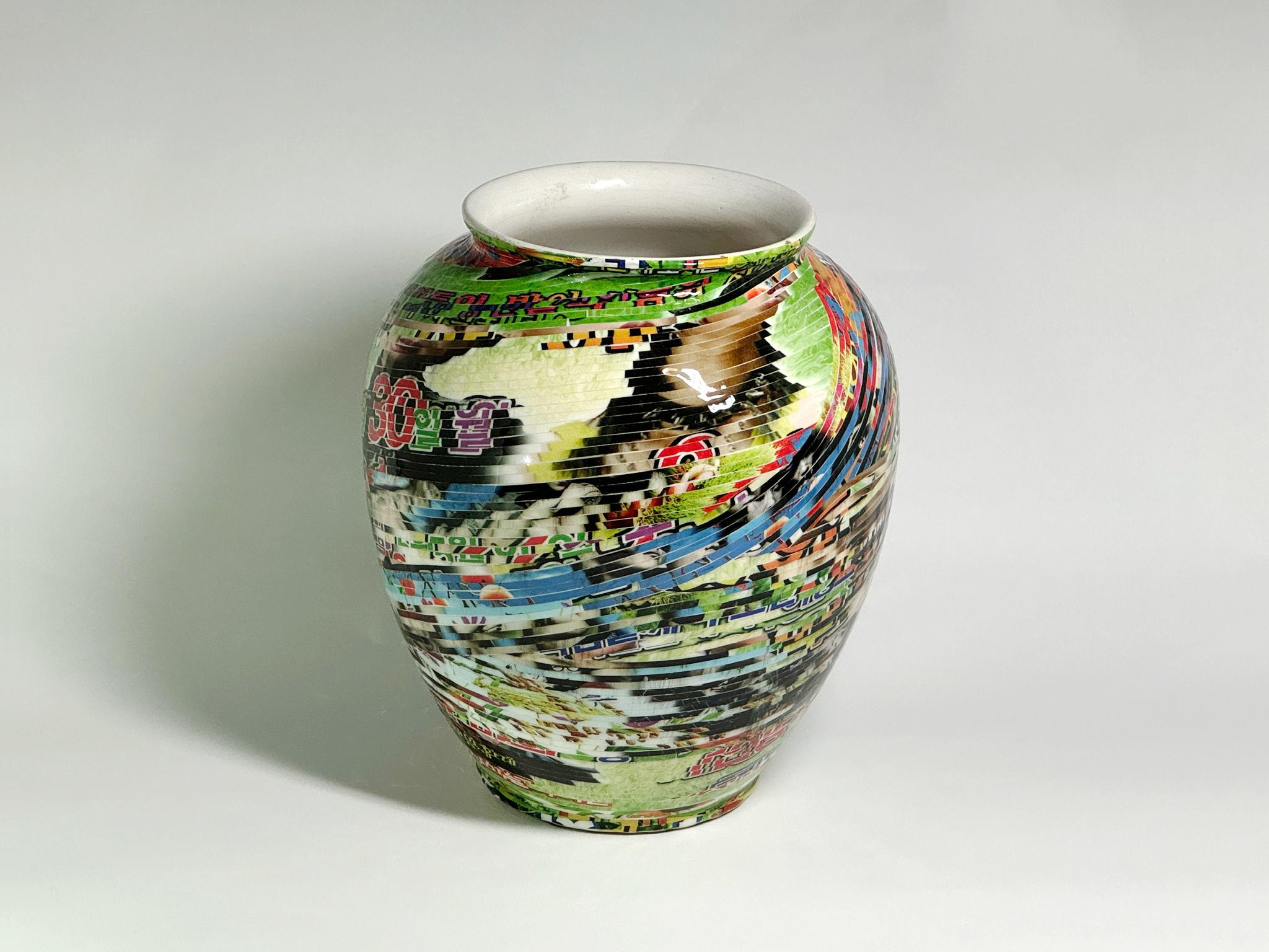 Jjirasi-Vase #01. Aus der Serie Jjirasi  im Zustand „Hervorragend“ im Angebot in Miami Beach, FL