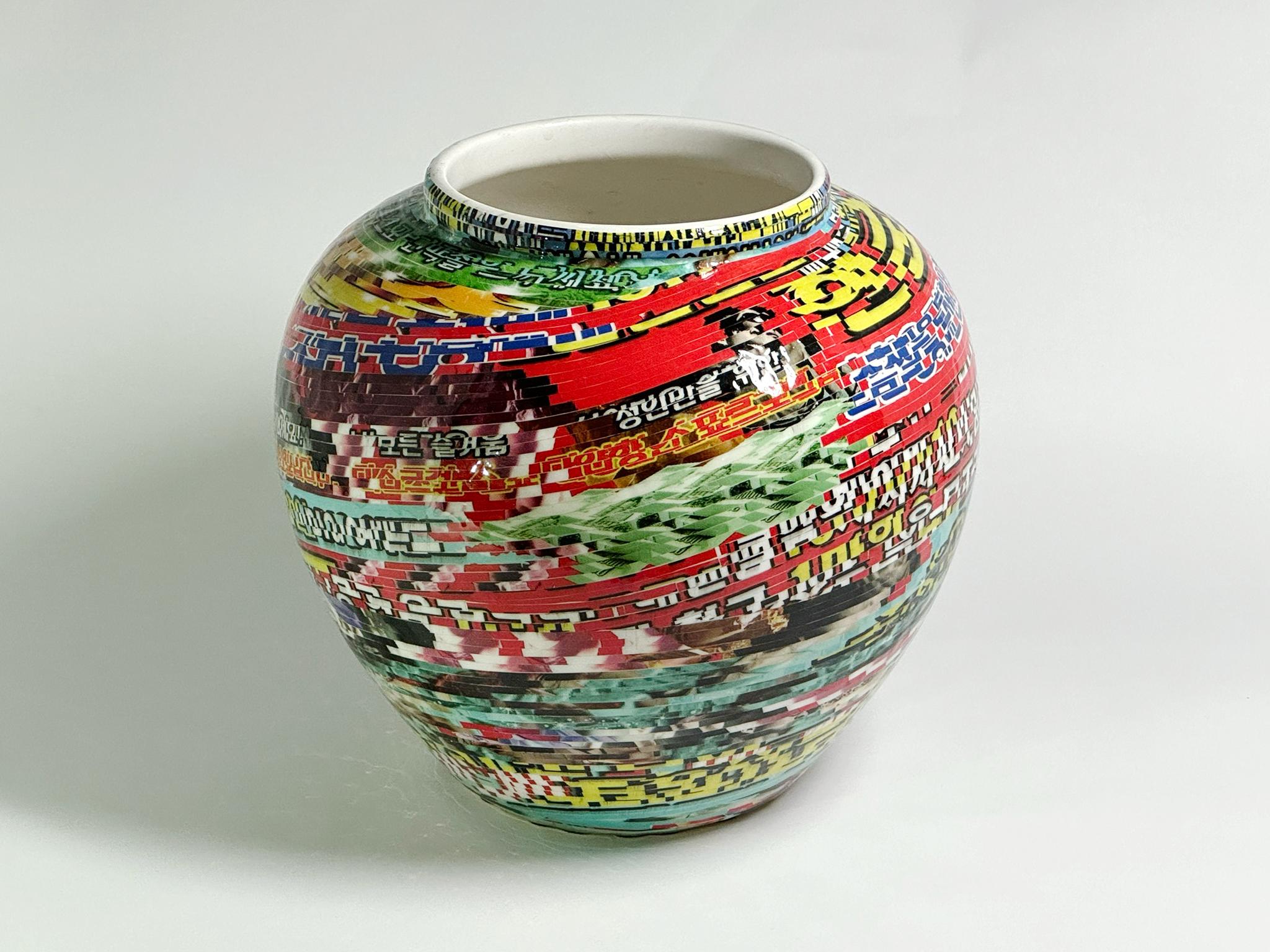 Jjirasi-Vase #02. Aus der Serie Jjirasi im Zustand „Hervorragend“ im Angebot in Miami Beach, FL