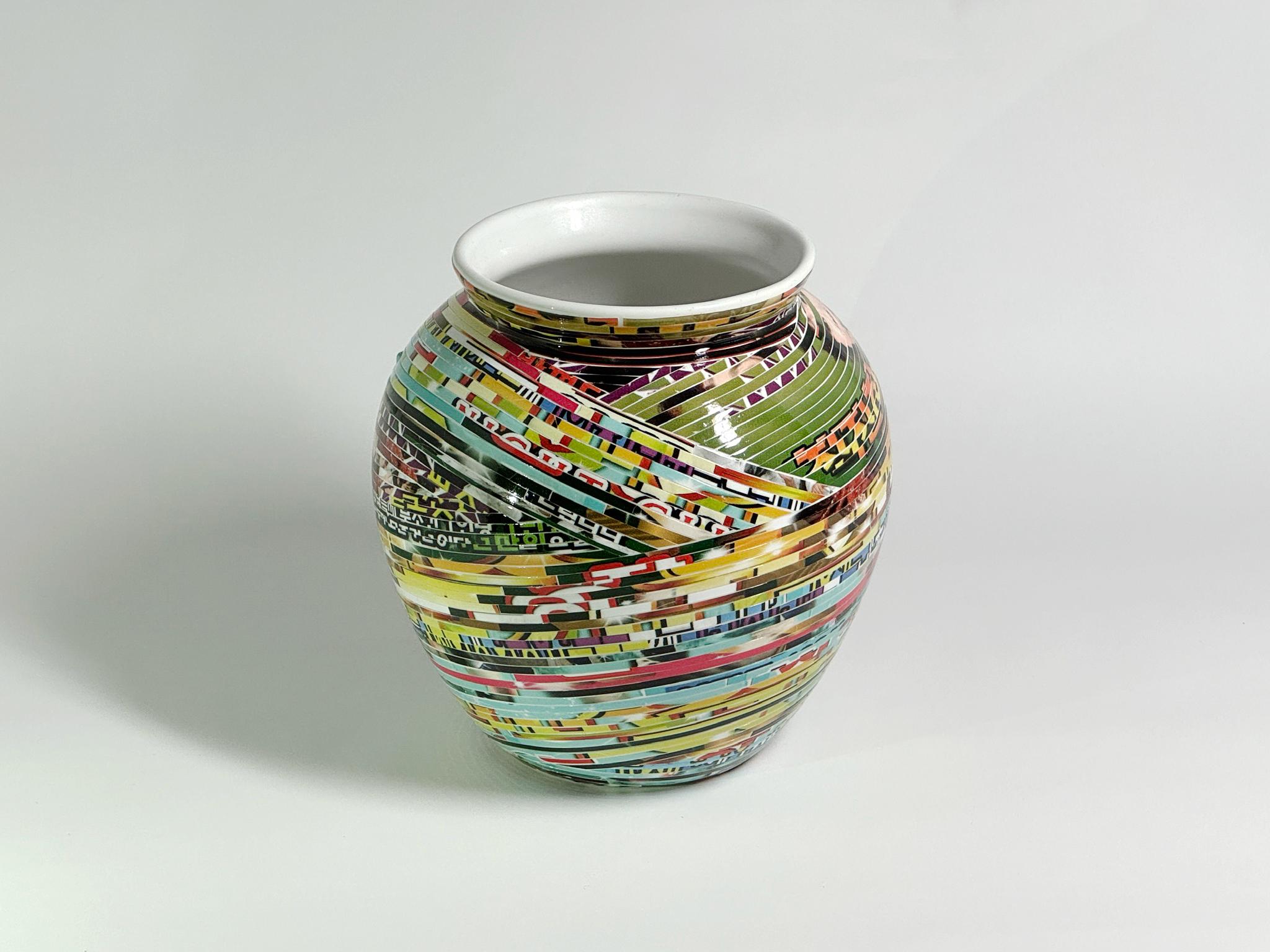 Hand-Crafted Jjirasi Vase #03. From the Jjirasi series For Sale