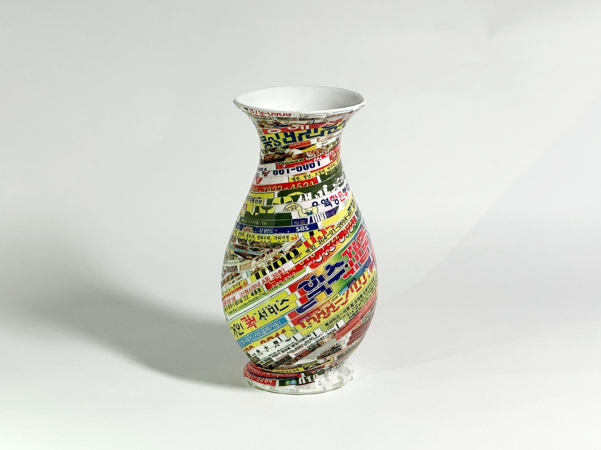 Jjirasi-Vase #06. Aus der Serie Jjirasi  im Zustand „Hervorragend“ im Angebot in Miami Beach, FL