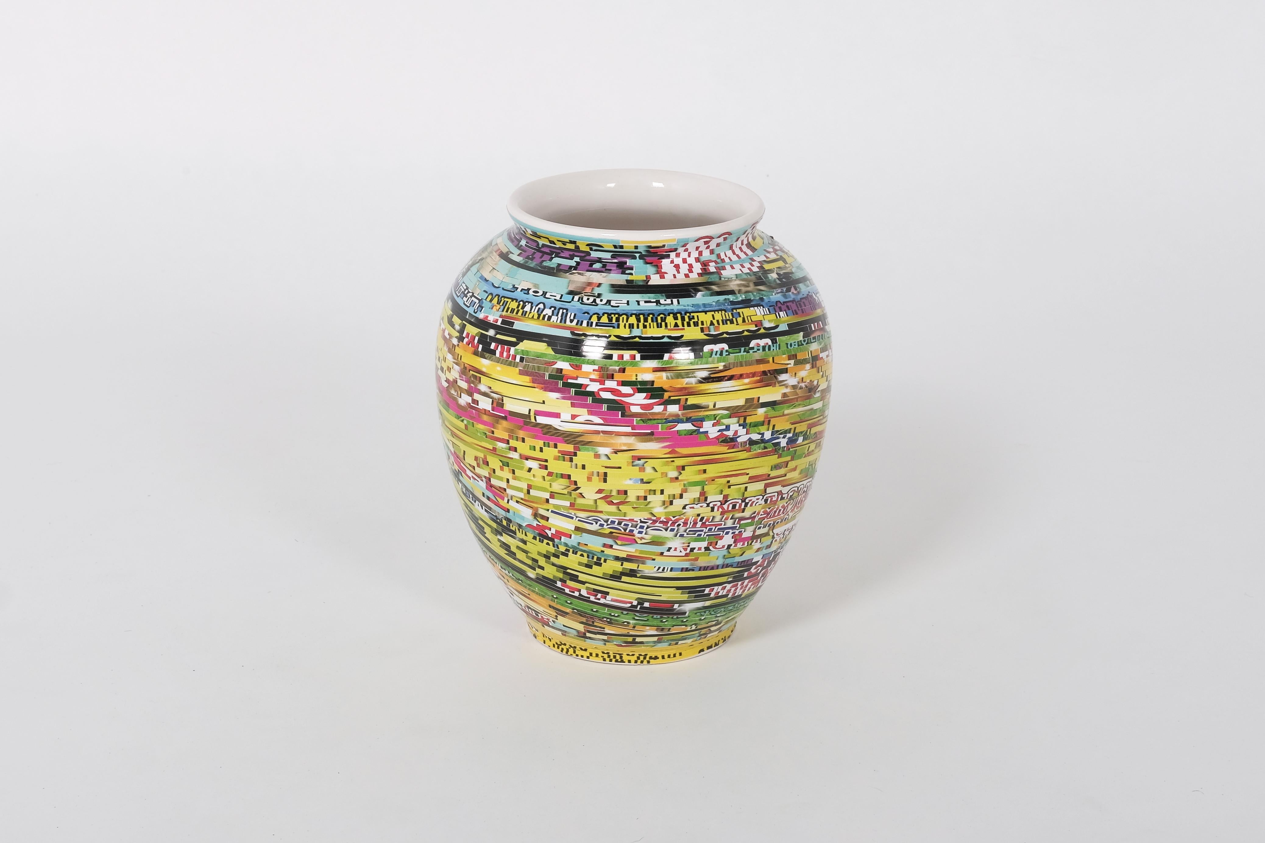 Jjirasi-Vase #07. Aus der Serie Jjirasi  im Zustand „Hervorragend“ im Angebot in Miami Beach, FL