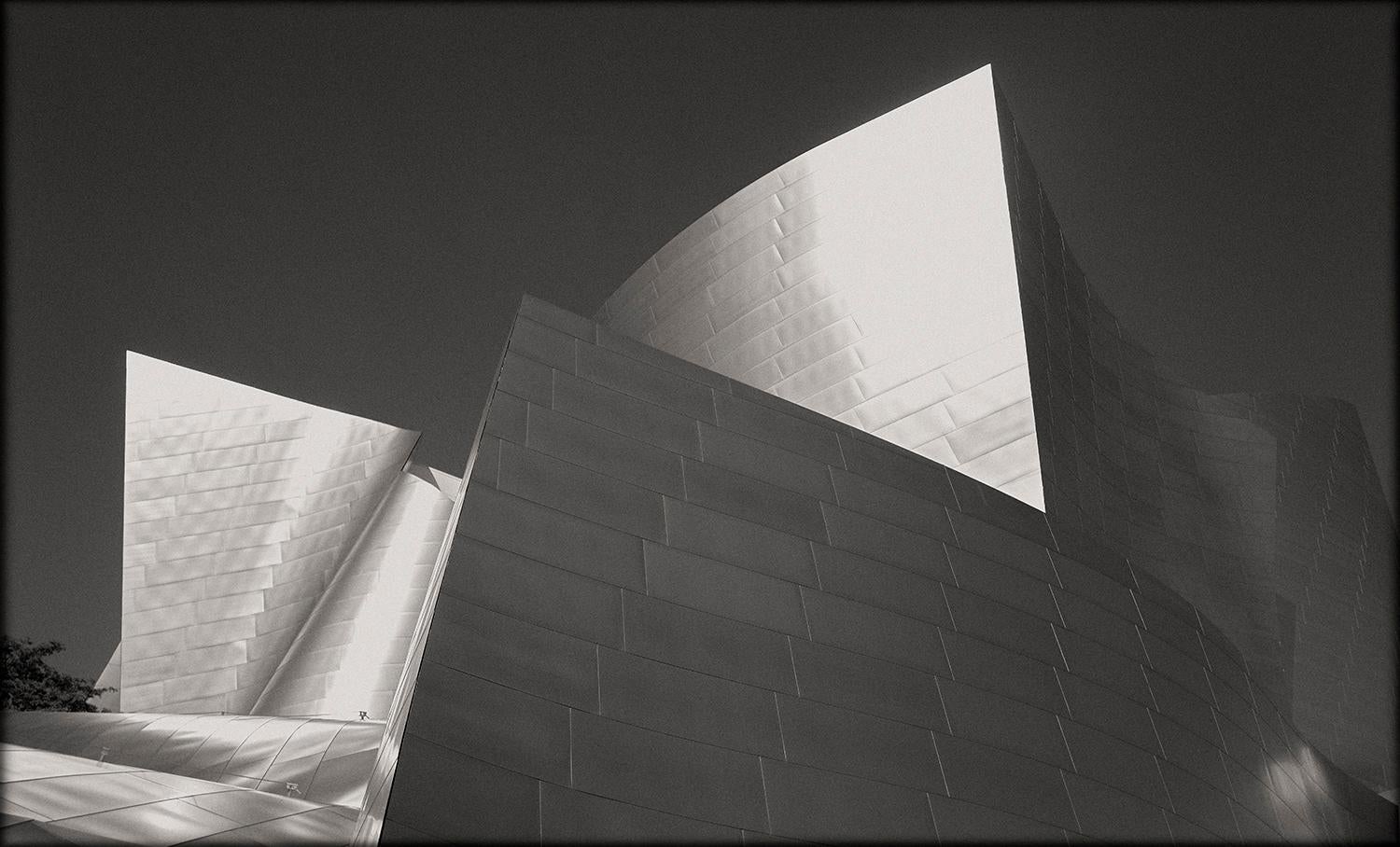 JJK Landscape Photograph – Disney Concert Hall I, Fotografie, limitierte Auflage, Architektur, Los Angeles