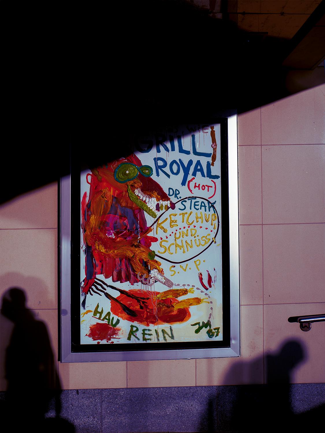 JJK Still-Life Photograph – Ketchup und schnüss, Fotografie, Limitierte Auflage, Stadtbild, Straße, Berlin