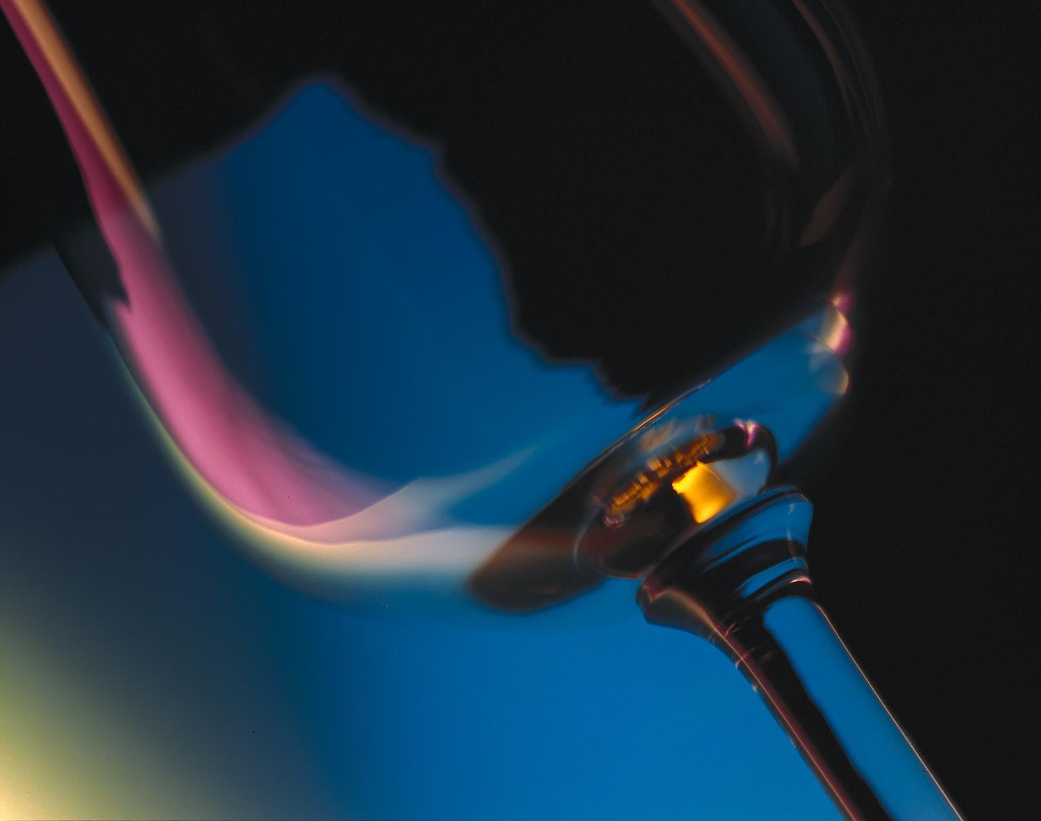 Bicchiere da vino II
Edizione di 25
firmato e numerato dall'artista

Un'immagine colorata di un bicchiere di vino realizzata negli anni '80 e scattata su pellicola analogica.

JJK è lo pseudonimo di uno degli artisti fotografici di maggior successo