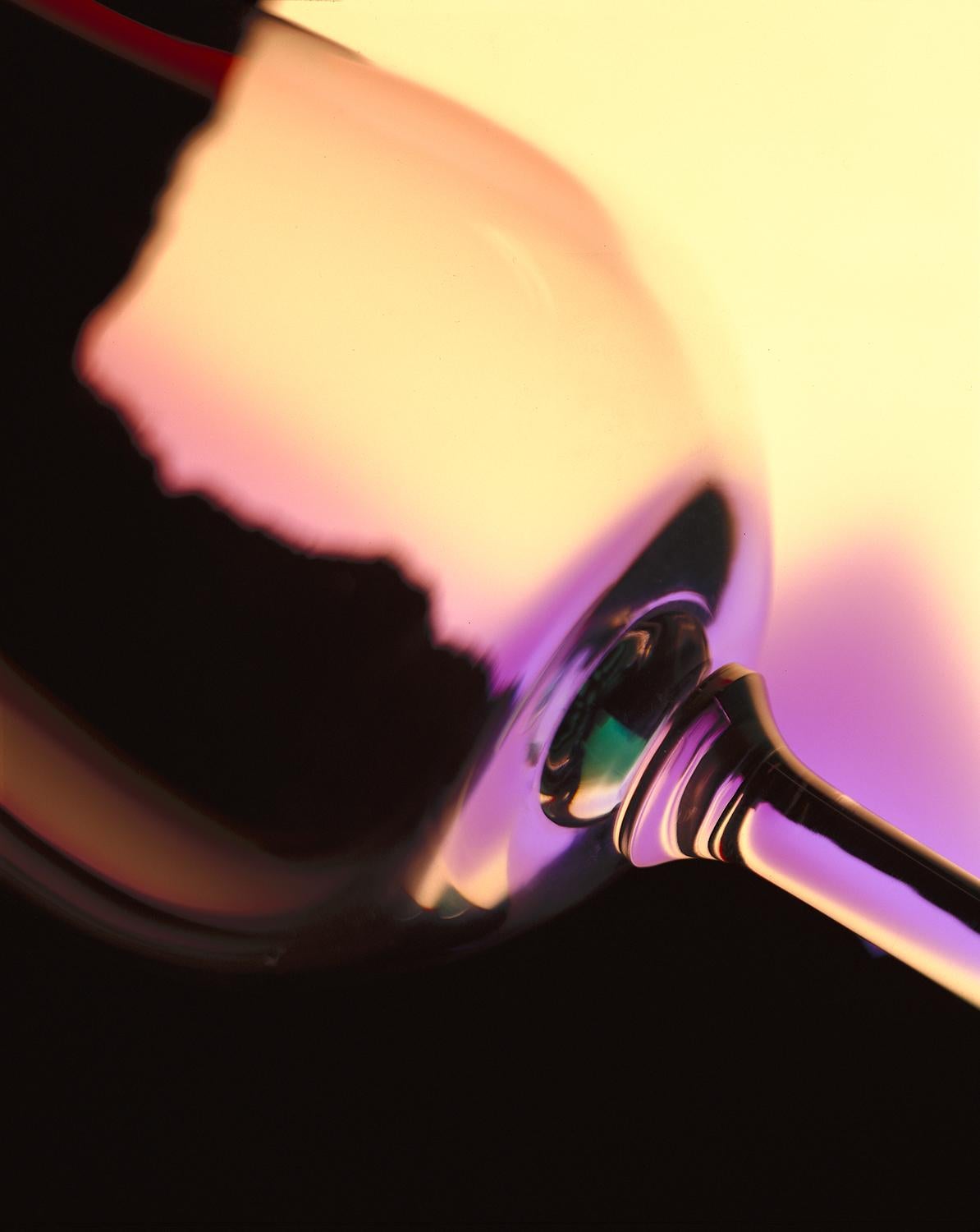 Verre à vin I
Edition de 25
signé et numéroté par l'artiste

Une photo colorée d'un verre à vin réalisée dans les années 80 sur film analogique.

JJK est le pseudonyme de l'un des artistes photographes les plus célèbres au monde.
Dans sa série