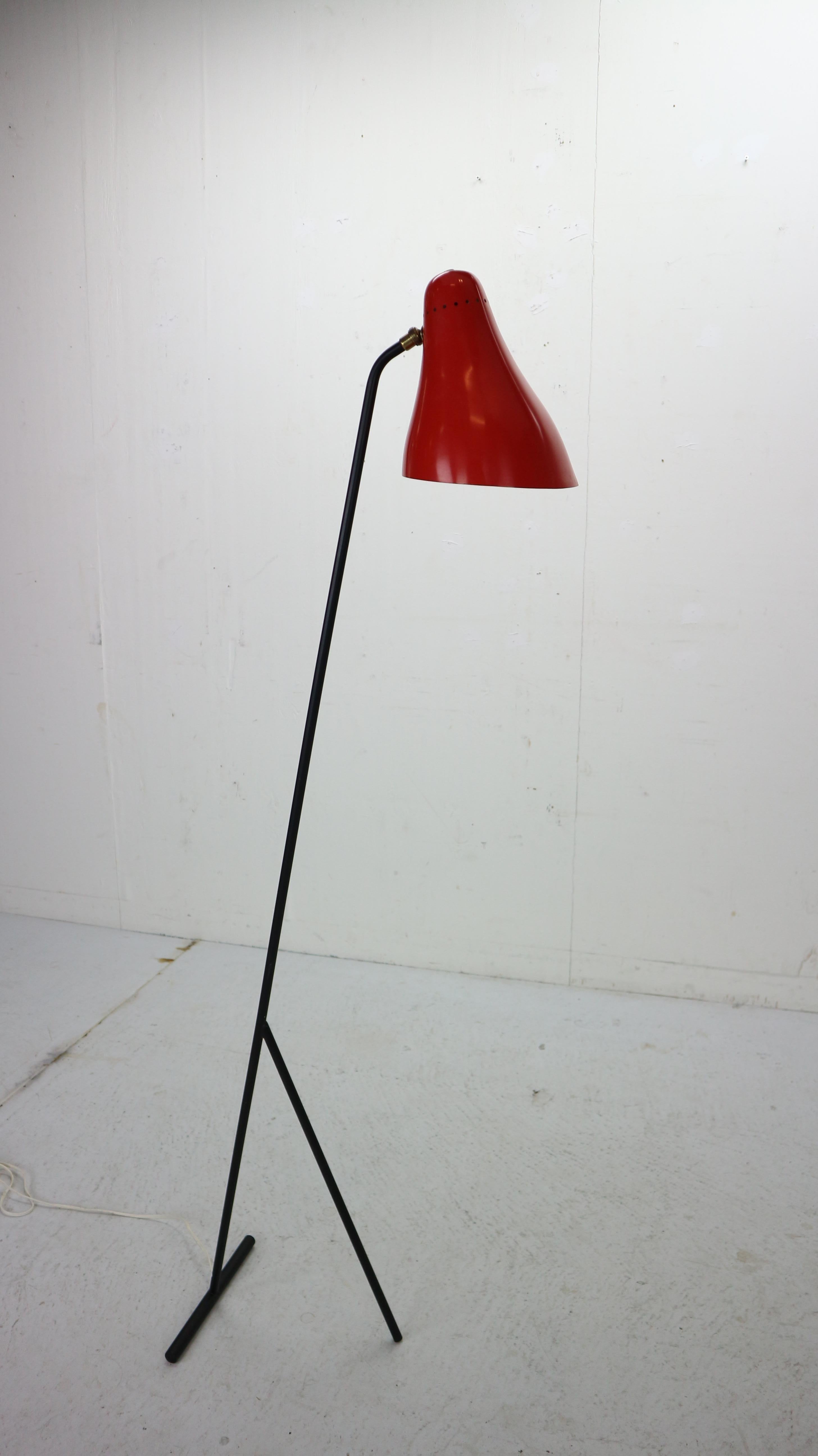 Floor lamp designed by JJM Hoogervorst and manufactured by Anvia Almelo, Holland, 1955. This early Anvia floor lamp is hard to find and has a very nice T shaped foot which composes the stability. It has a very nice organic shaped shade which looks