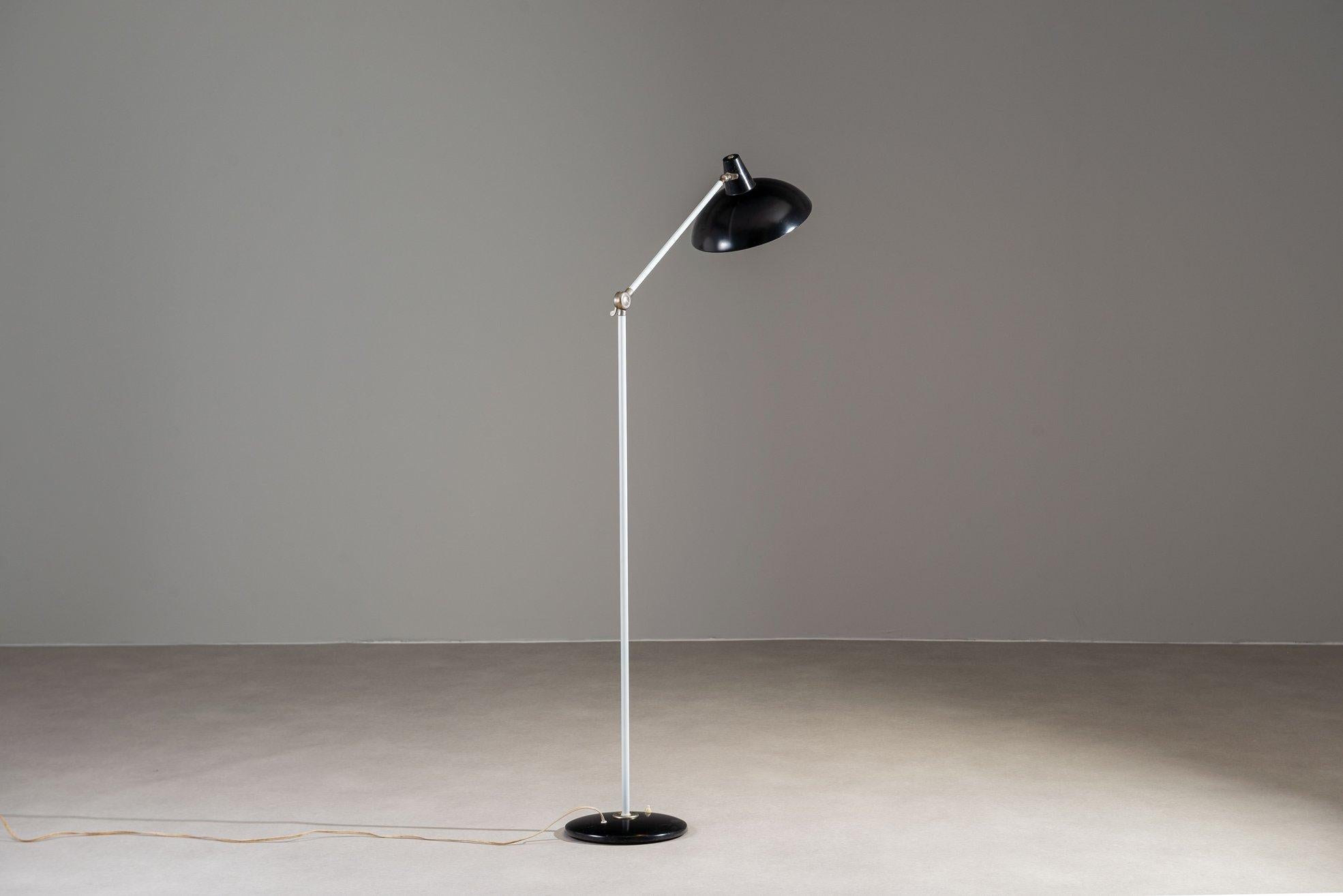 JJM Hoogervorst floor lamp black Anvia Almelo The Netherlands 1950 (Mitte des 20. Jahrhunderts) im Angebot