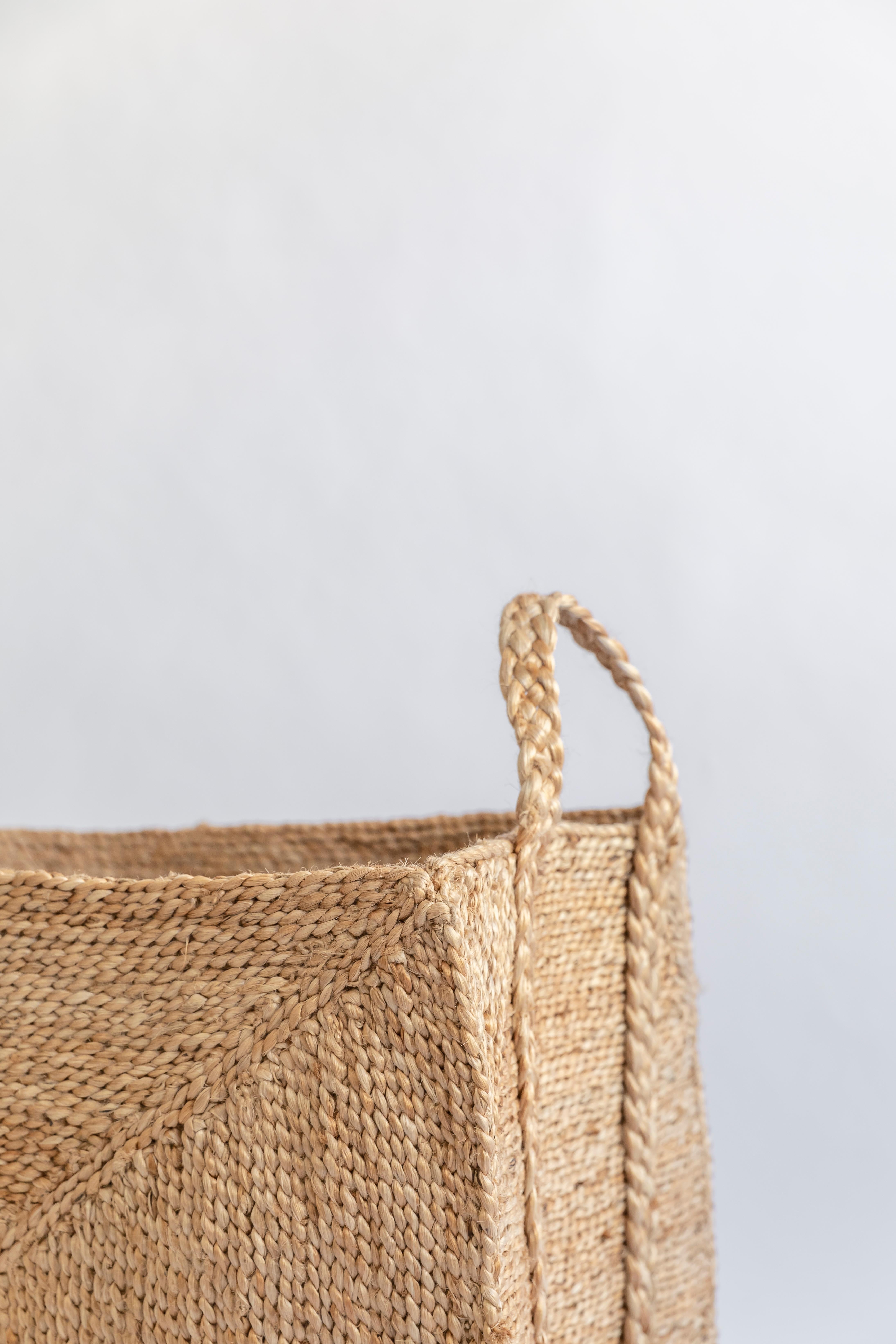 J'Jute Handmade Jute Basket Large, Natural In New Condition For Sale In Bondi, NSW