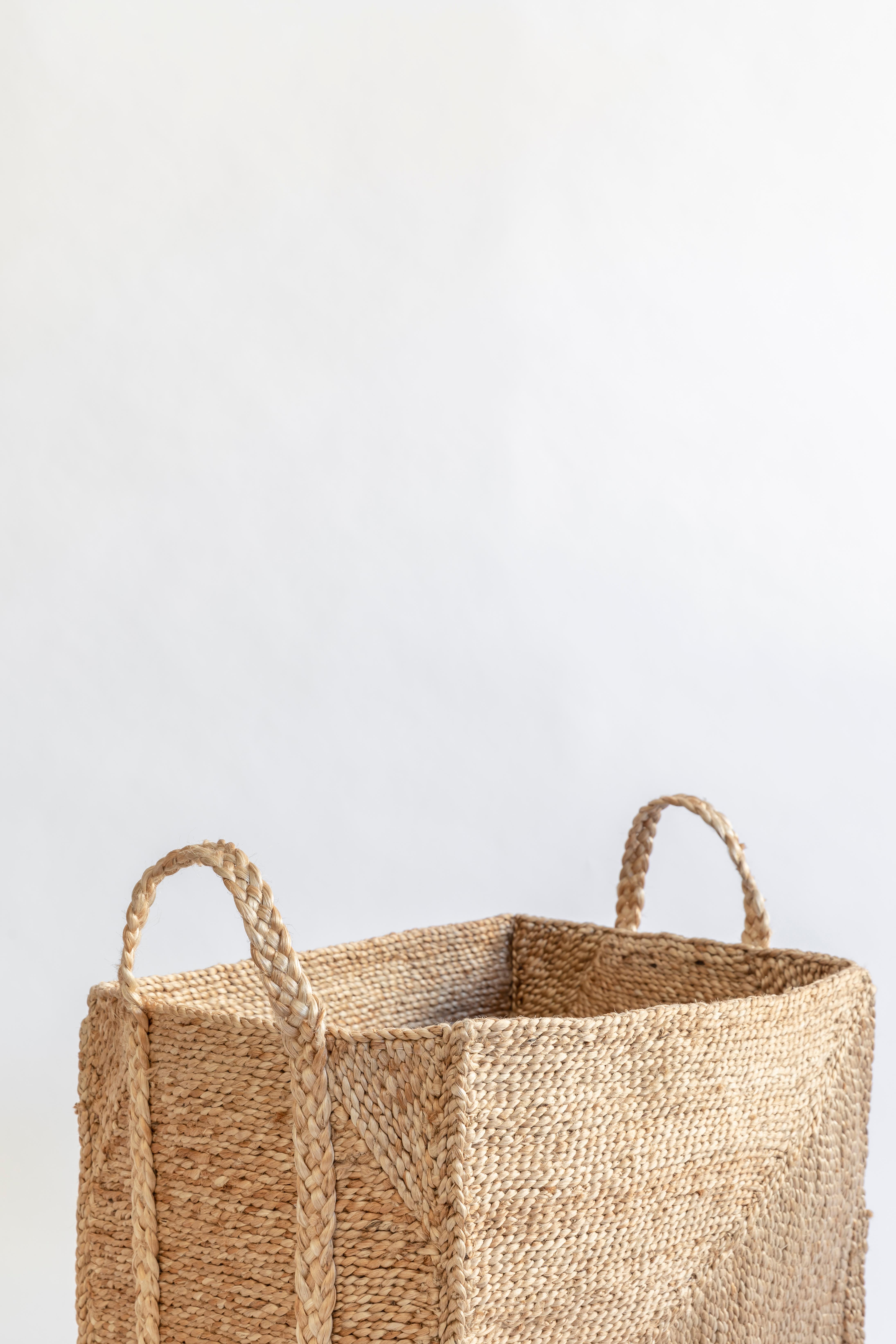 J'Jute Handmade Jute Basket Medium, Natural For Sale 2