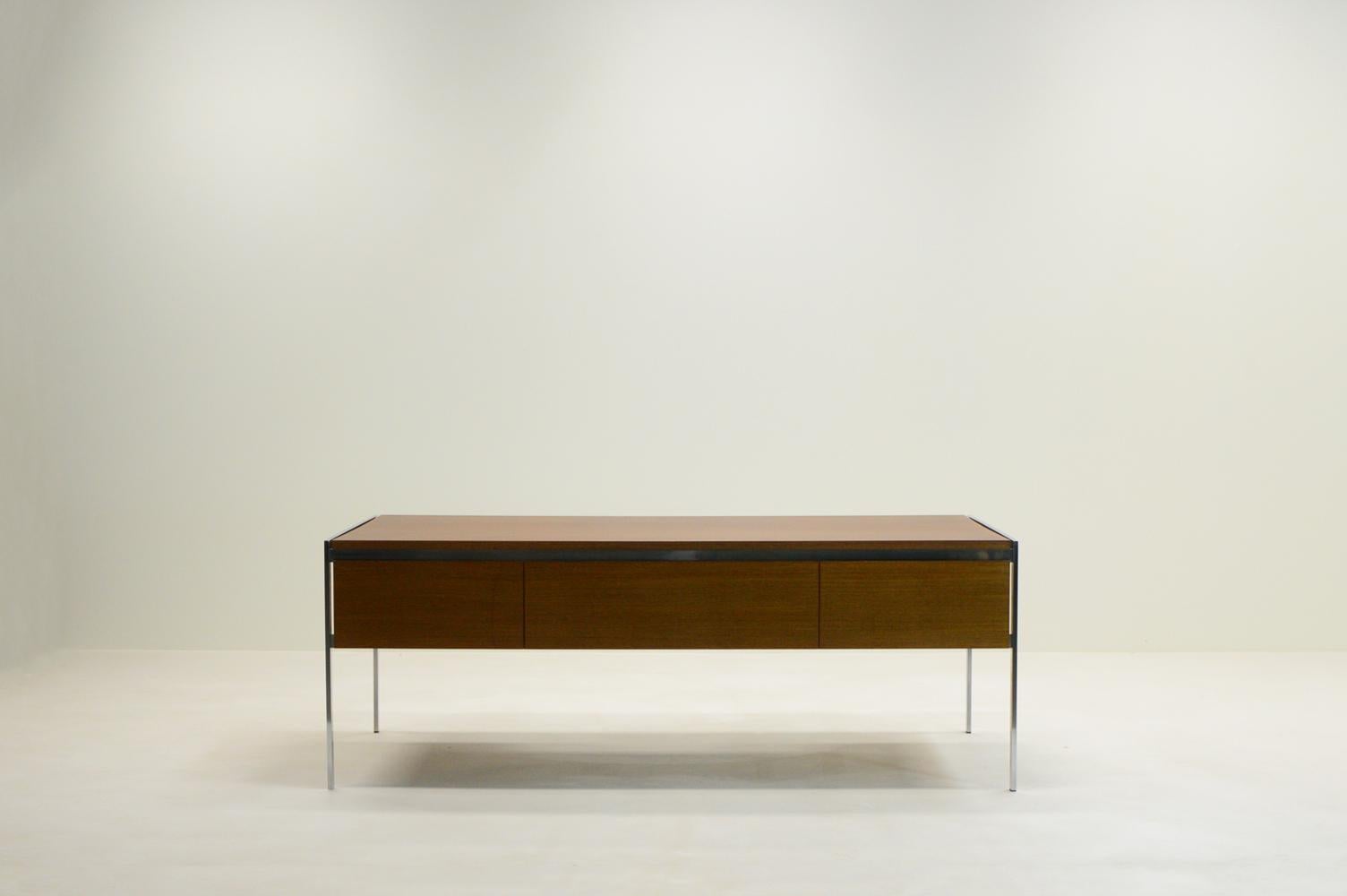 JK 204 desk by Jorgen Kastholm for kill international, 1960s Germany. In Good Condition For Sale In Landgraaf, NL
