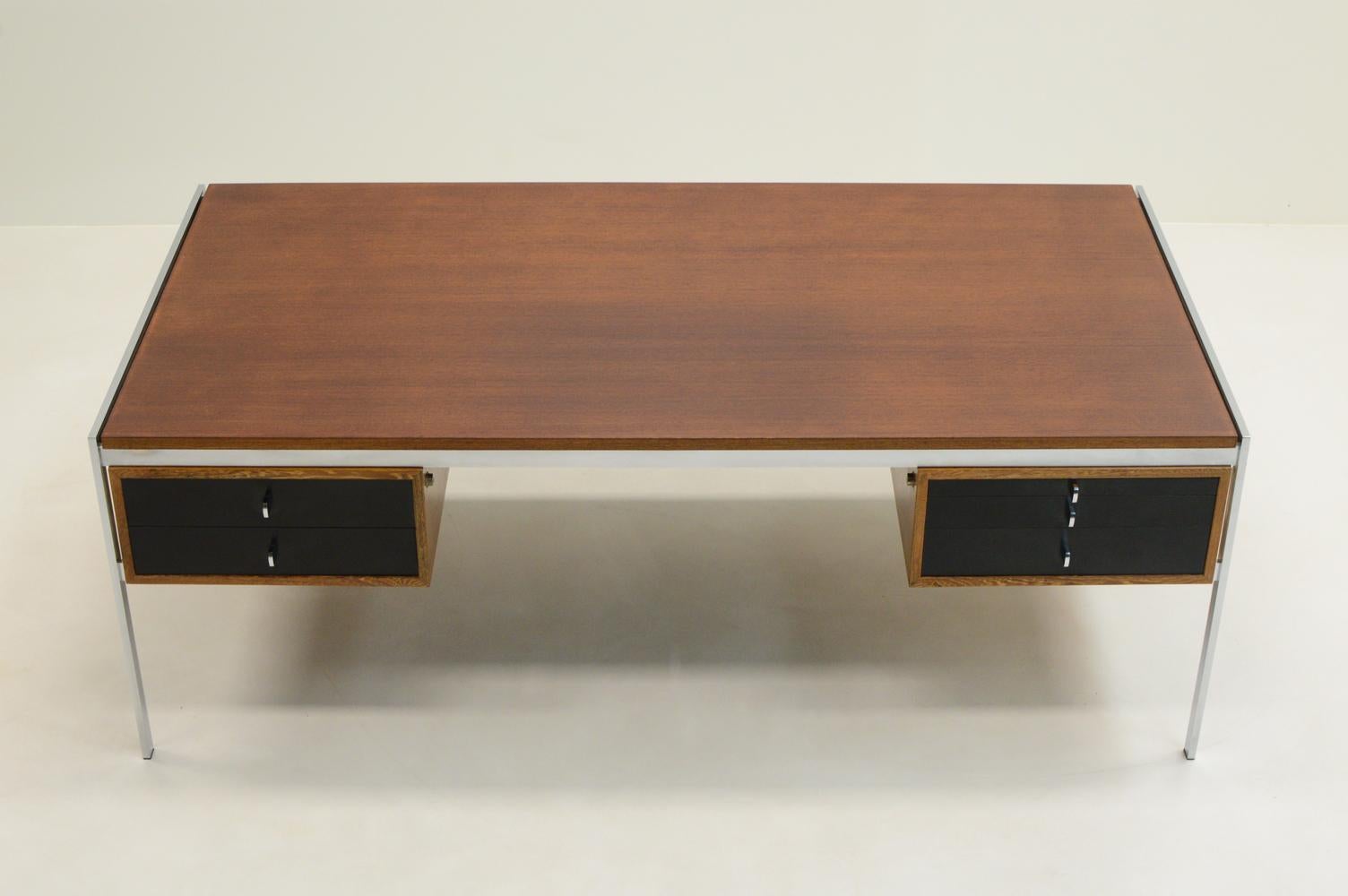 Metal JK 204 desk by Jorgen Kastholm for kill international, 1960s Germany. For Sale