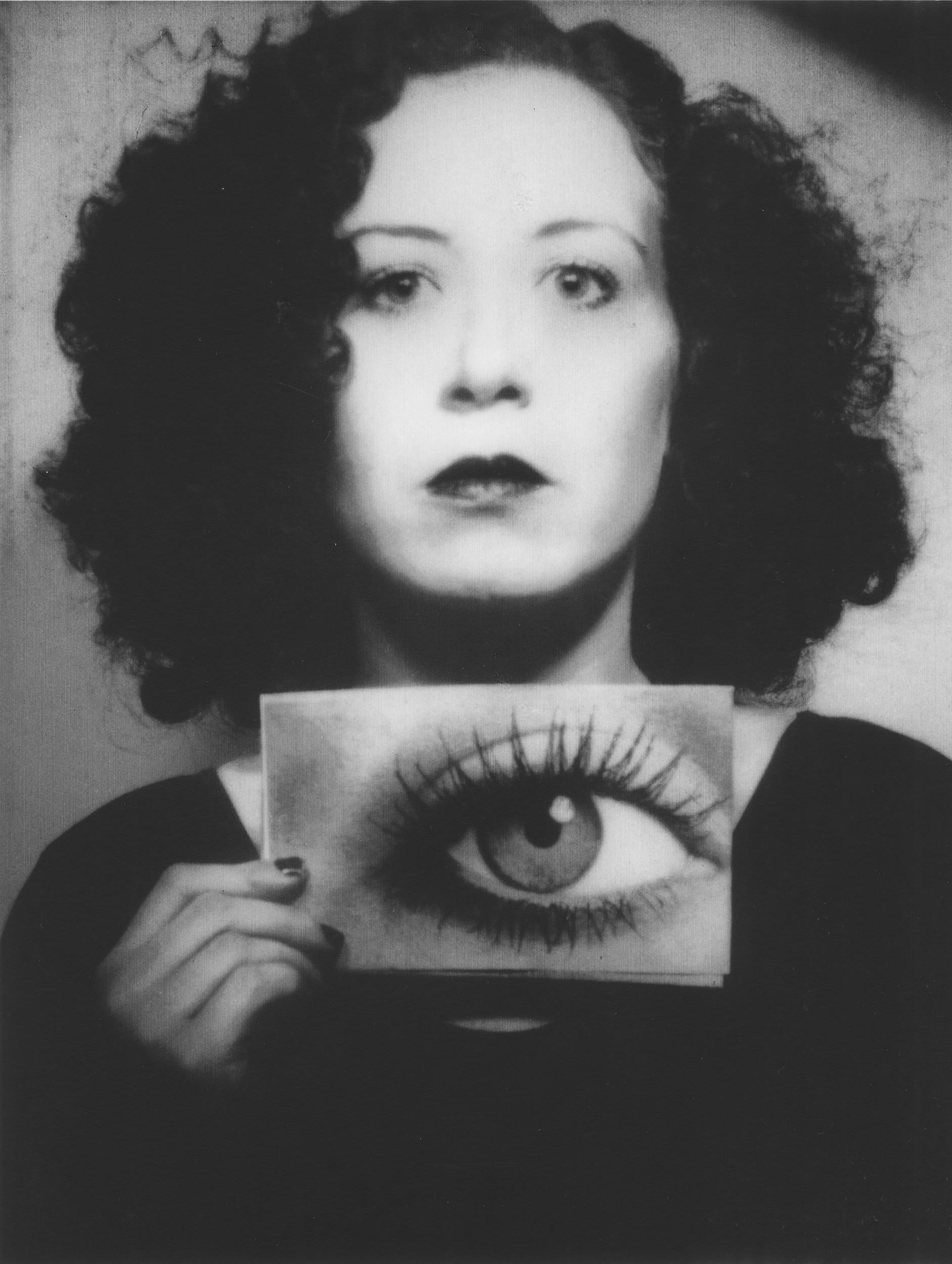 Black and White Photograph di J.K. Lavin - Occhio #2