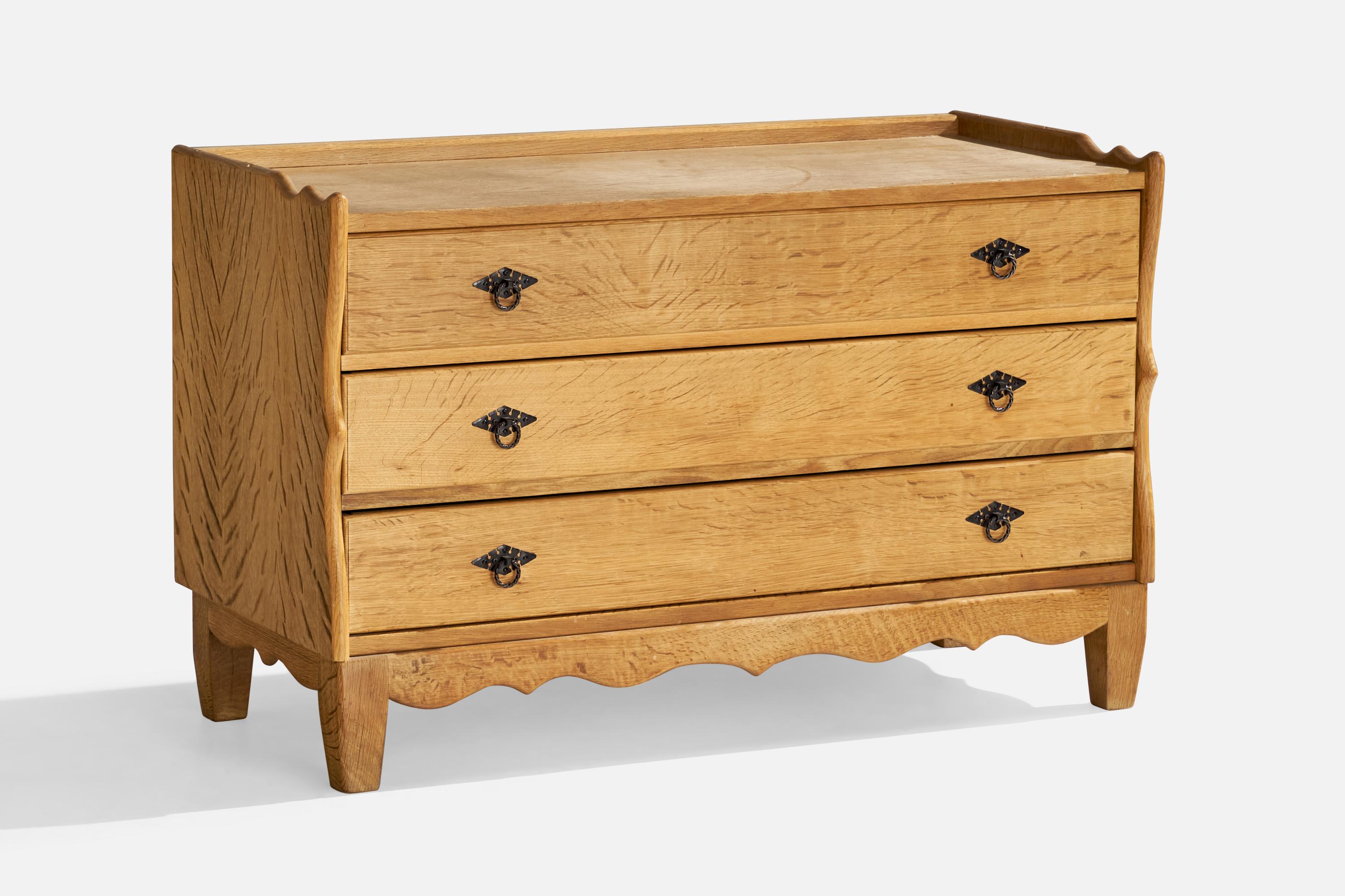 Comò in Oak e metallo verniciato di nero prodotto da JK Møbler, Danimarca, anni '60.

